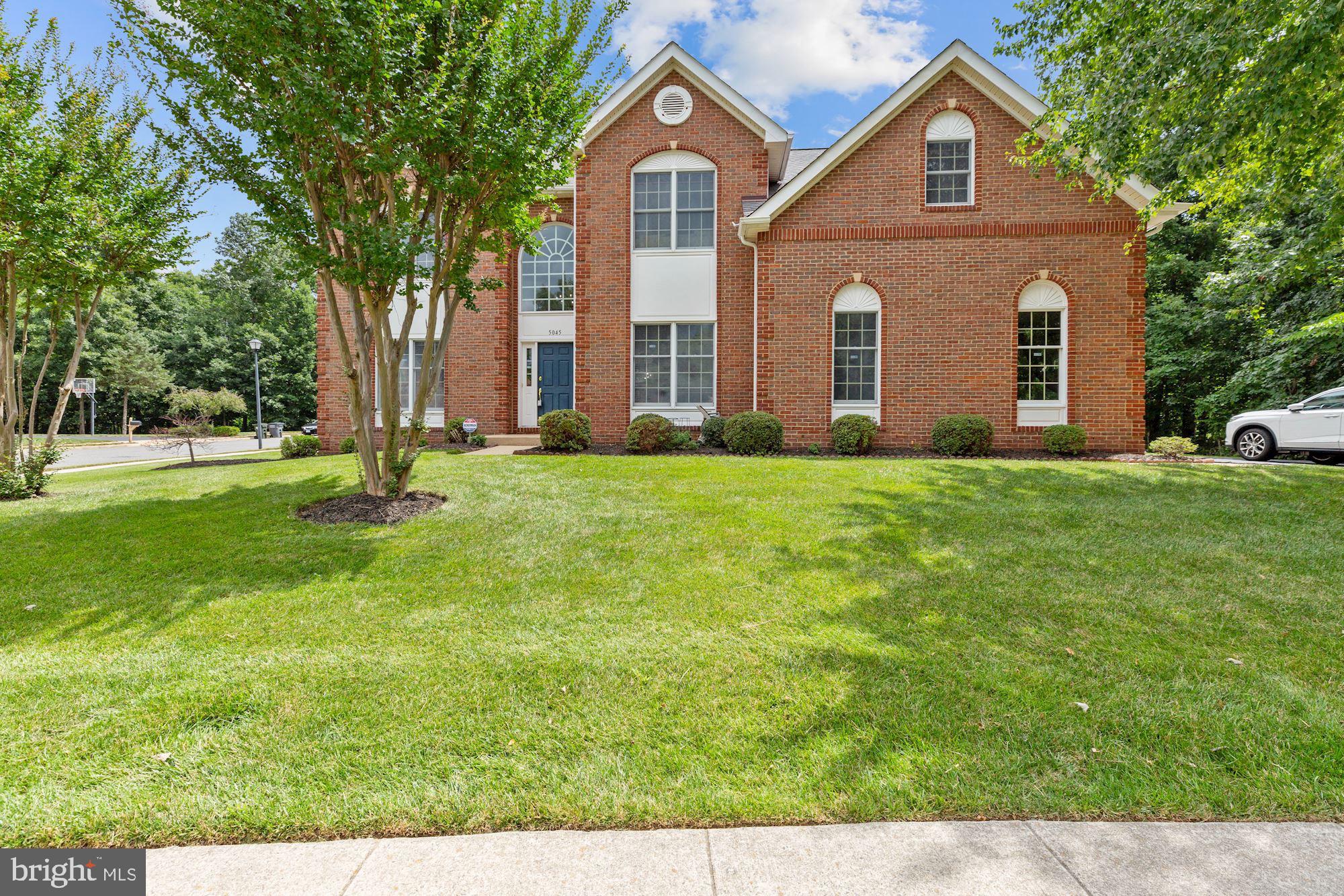 Stunning 4-Bedroom Toll Brothers Home for Rent in Fair Lakes Chase – Over 5,100 SQFT!

Don’t miss your chance to rent this exceptional side-entry Columbia model home by Toll Brothers, offering approximately 5,100 square feet of beautifully finished living space in the sought-after Fair Lakes Chase community.

This spacious and elegantly updated home features:

4 bedrooms and 3.5 bathrooms, including a luxurious primary suite with a private sitting area, spa-like bath, and a massive walk-in closet

Recently renovated bathrooms on the main level and upper floor

A gourmet kitchen with quartz countertops, stainless steel appliances, double oven, walk-in pantry, and a large center island with breakfast bar

A light-filled sunroom with skylights connected to the kitchen, ideal for relaxing or entertaining

Beautiful hardwood floors throughout the main and upper levels

Fresh paint throughout the entire home and brand-new carpet in the finished basement

A well-designed basement retreat featuring a wet bar, full bath, theater room, and walk-out access to a peaceful, private yard

Recently resealed driveway and meticulously maintained by the original owner of over 21 years

Enjoy open-concept living with a seamless flow from kitchen to great room and dining areas, perfect for gatherings or everyday living.

Located in a quiet, upscale neighborhood and part of an excellent school district, this home is just minutes from major highways, the Fairfax Connector/Metrobus at Stringfellow Park and Ride, top shopping and dining, medical centers, and family-friendly amenities.