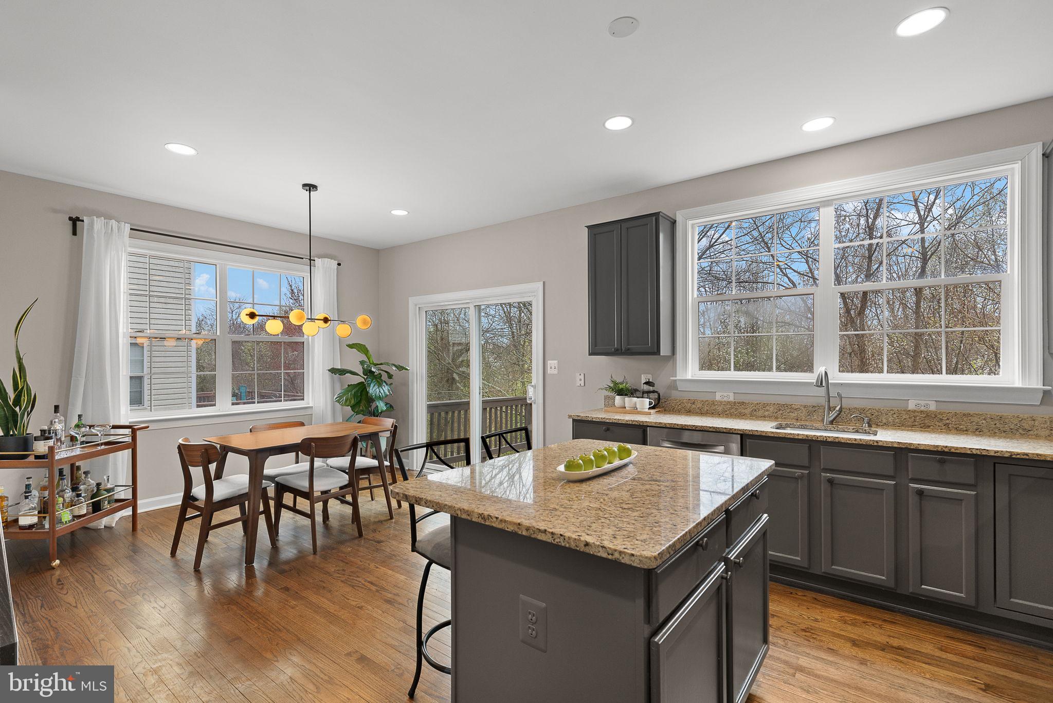 RIVERSIDE STATION - Residential