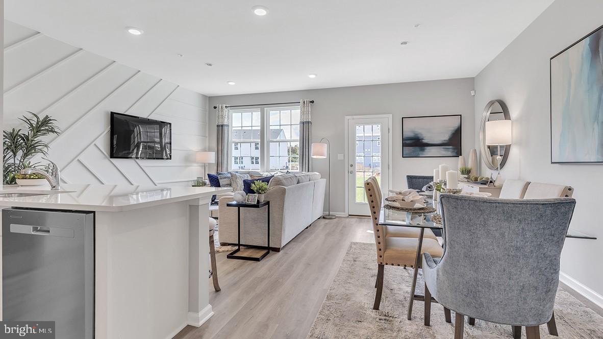 THE TOWNES AT CAMBRIDGE - Residential