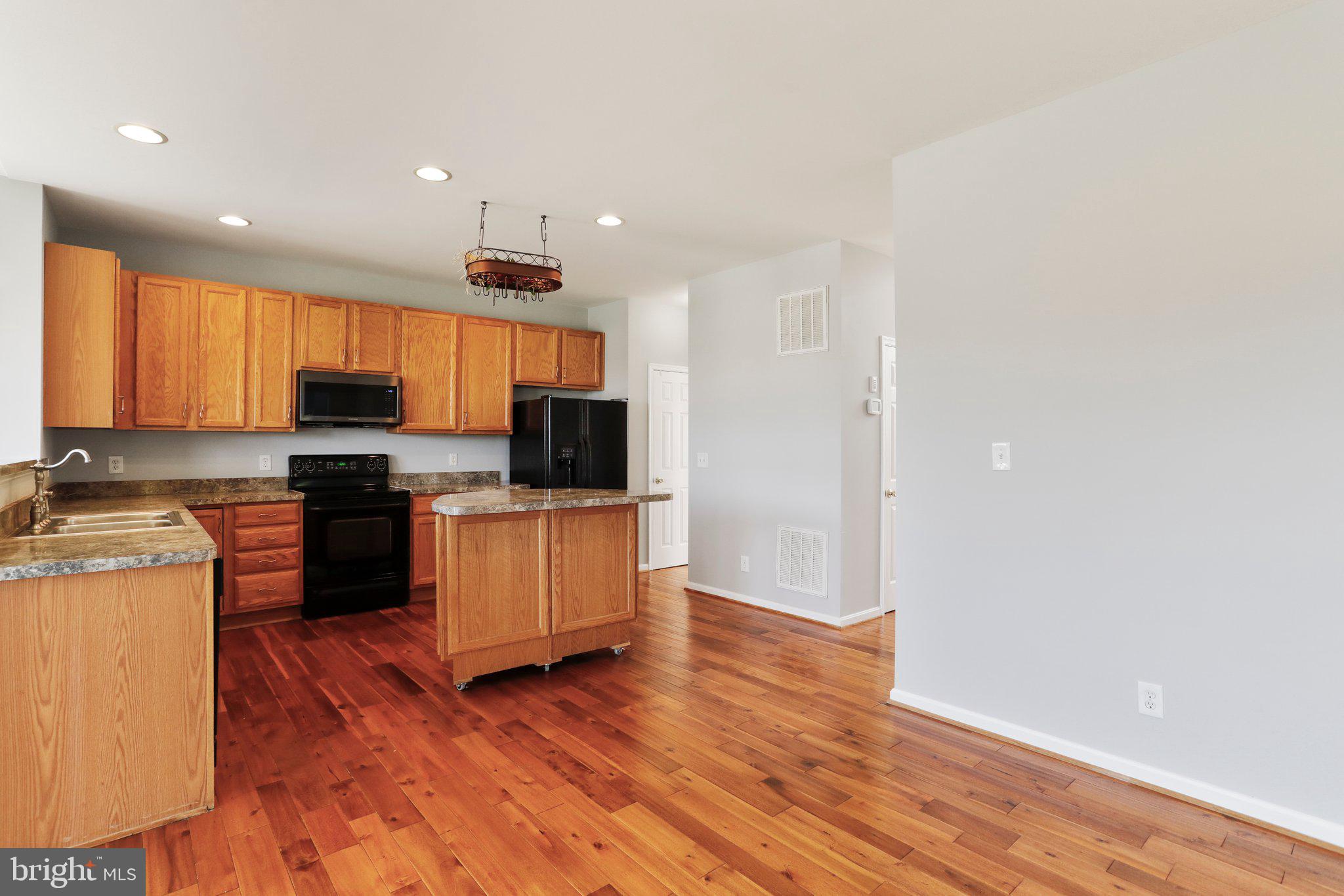 APPLE KNOLLS - Residential