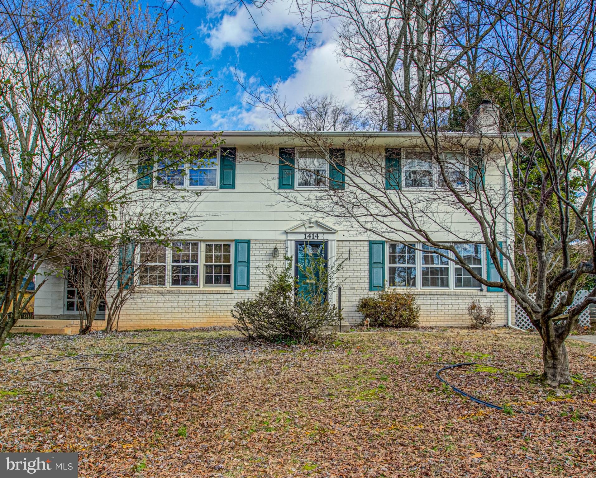 This 4 bedroom, 2.5 bath, 2-story detached colonial sits on 0.23 acres in the desirable Vienna, VA neighborhood of Vienna Woods.  This neighborhood has been described by residents as a quiet neighborhood with a small town feel in the Washington, DC metropolitan area.

This neighborhood is close to many of the major transportation links.
5 minutes from the Dunn Loring Metro station and 7 minutes from the Vienna (North) Metro station.  Just minutes  to I-66, I-495, VA-267, and VA-7.  

6 minutes by car (10 minutes by bike) to WO&D trail head parking.  Just over a half mile to access the WO&D trail by bike or on foot.

Kitchen was remodeled with all new appliances and granite countertops in 2018.