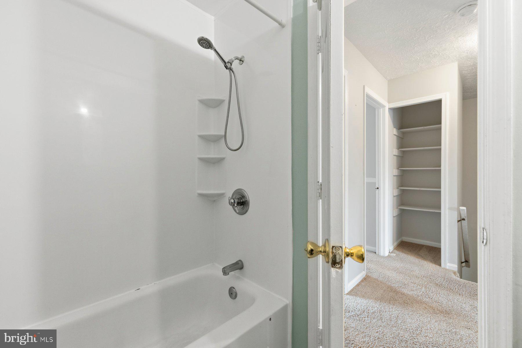 WESTBURY - Residential