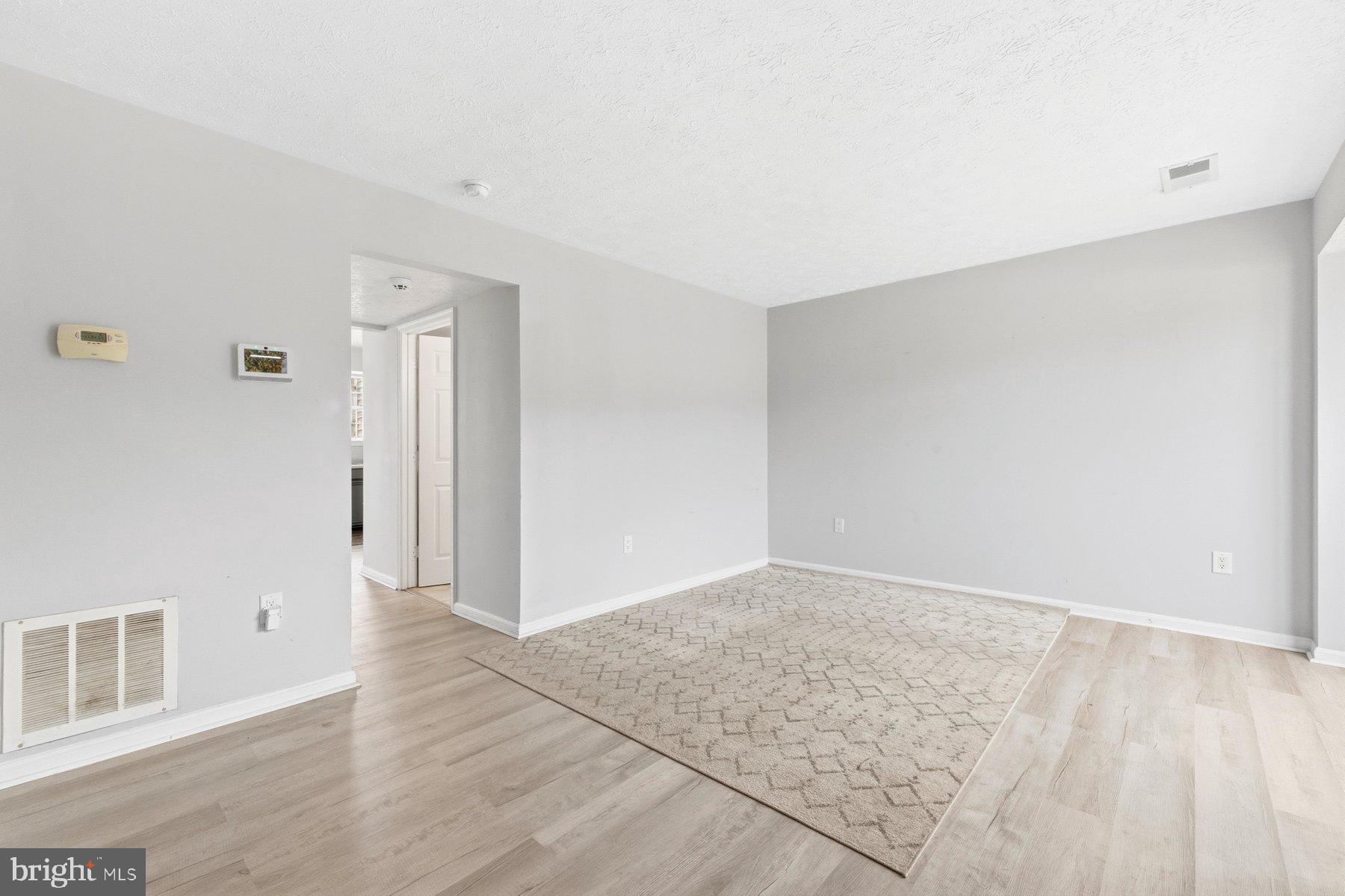 WESTBURY - Residential