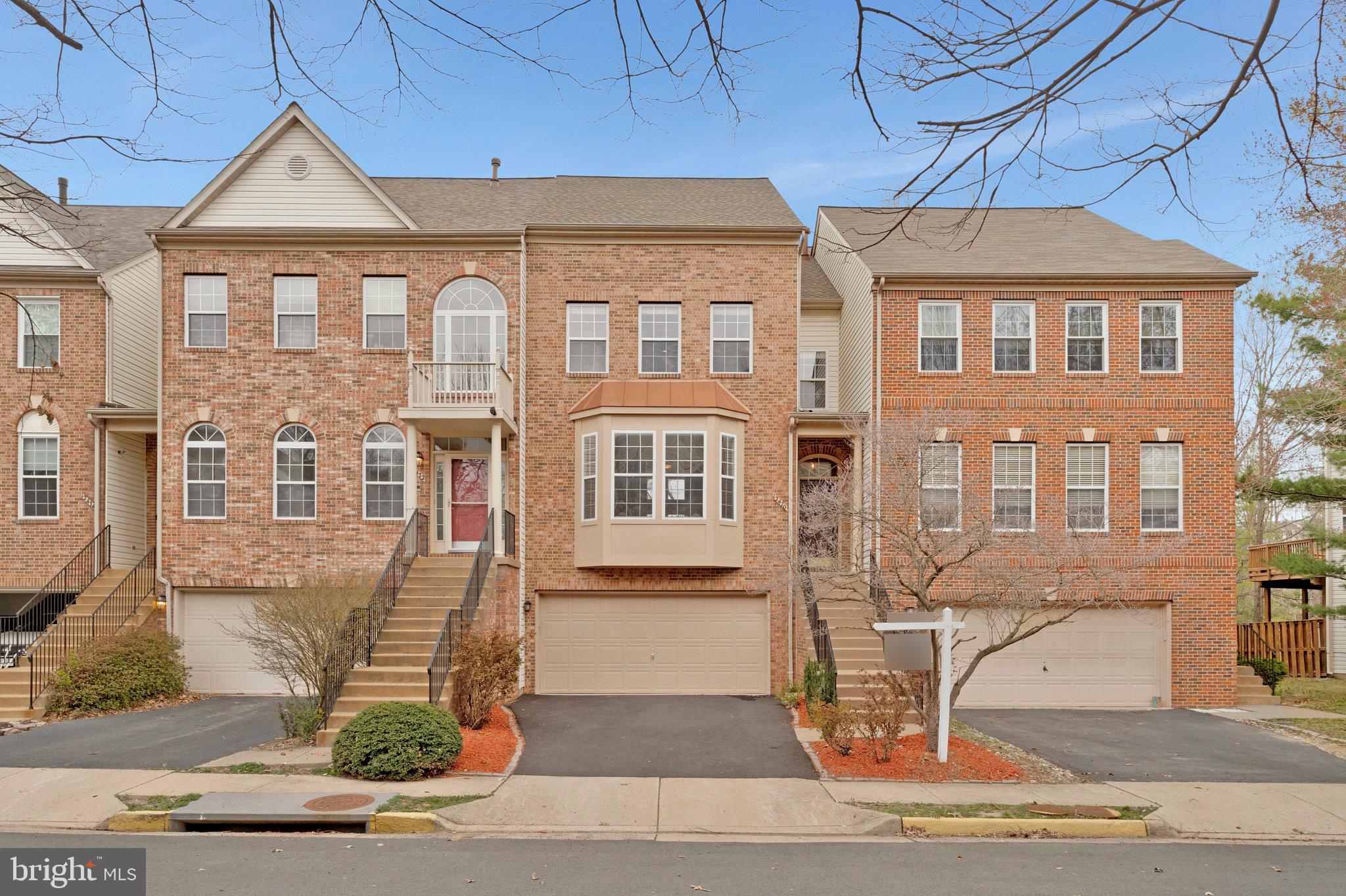 FAIR LAKES COURT - Residential