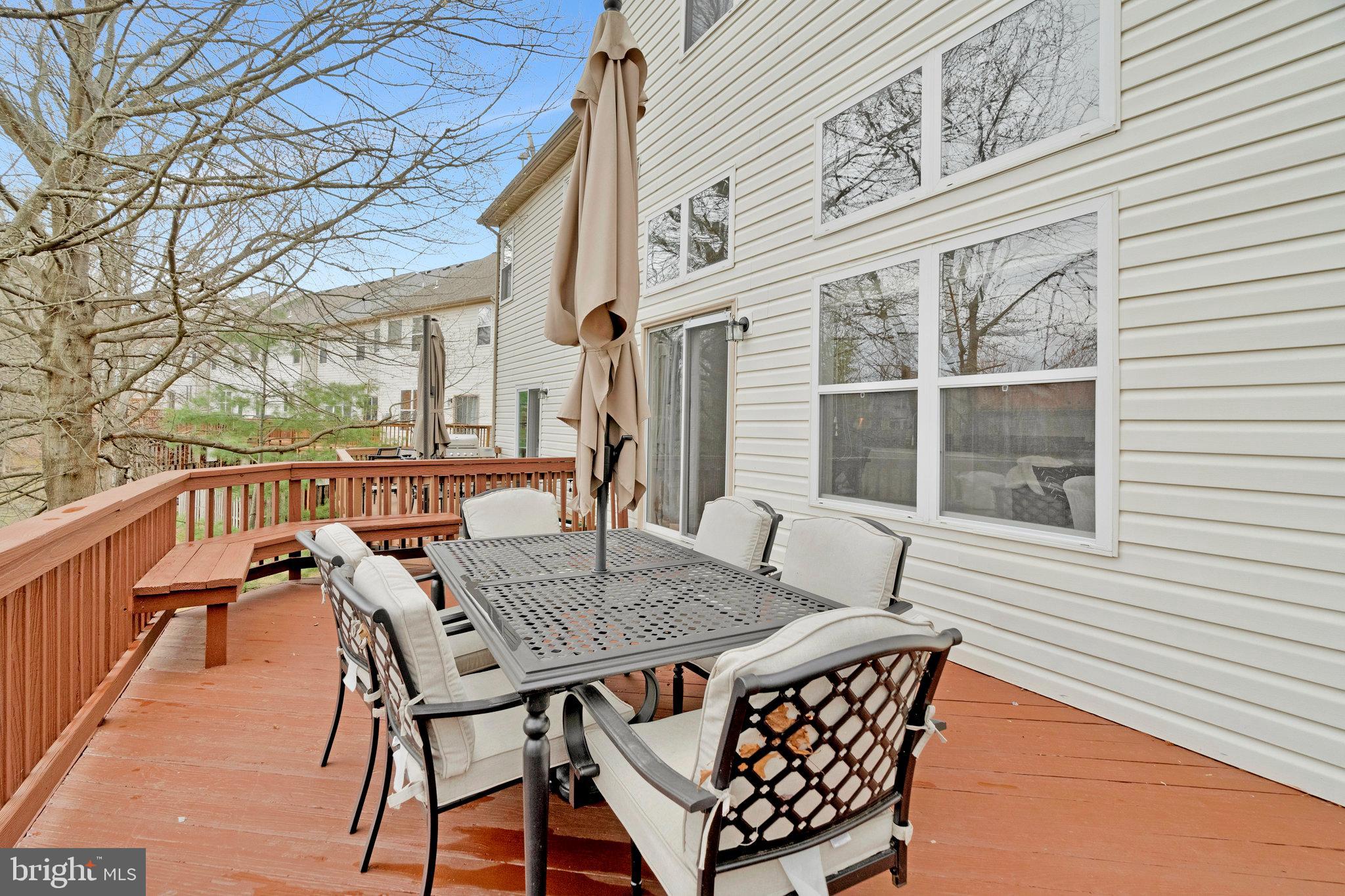 FAIR LAKES COURT - Residential