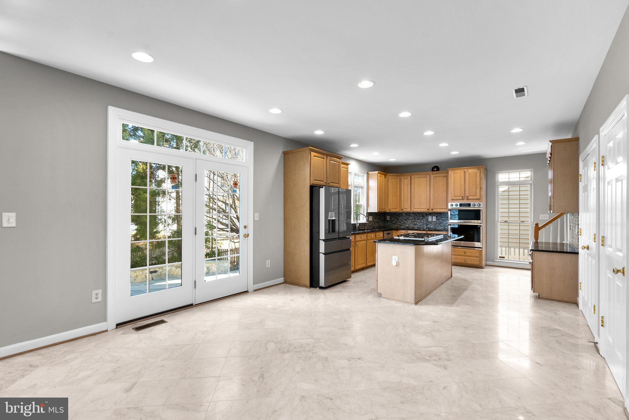 KINGSVIEW VILLAGE - Residential