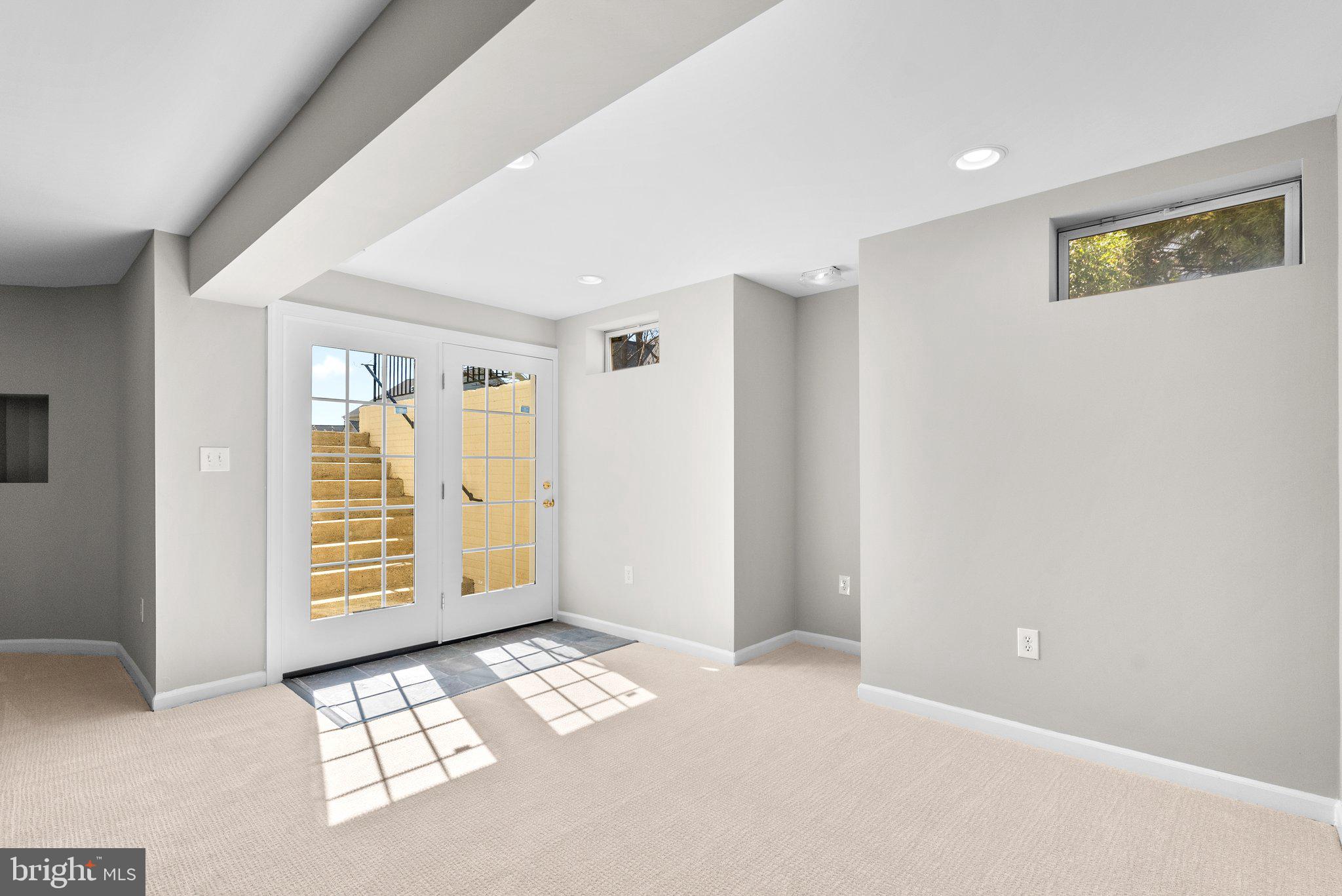 KINGSVIEW VILLAGE - Residential