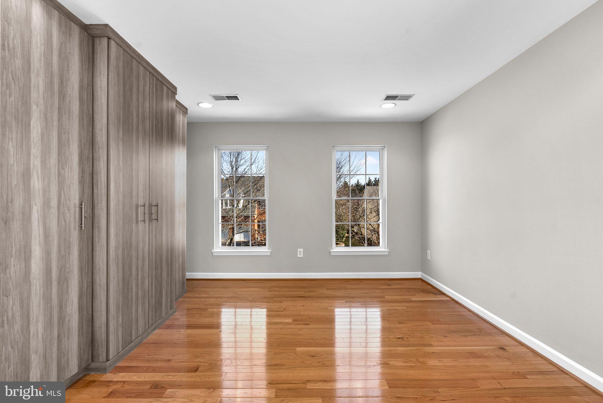 KINGSVIEW VILLAGE - Residential