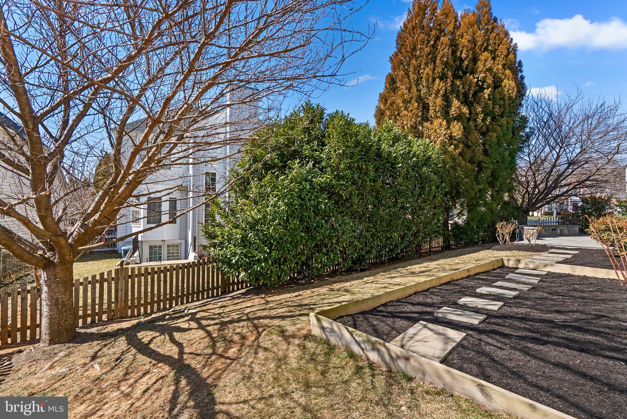 KINGSVIEW VILLAGE - Residential