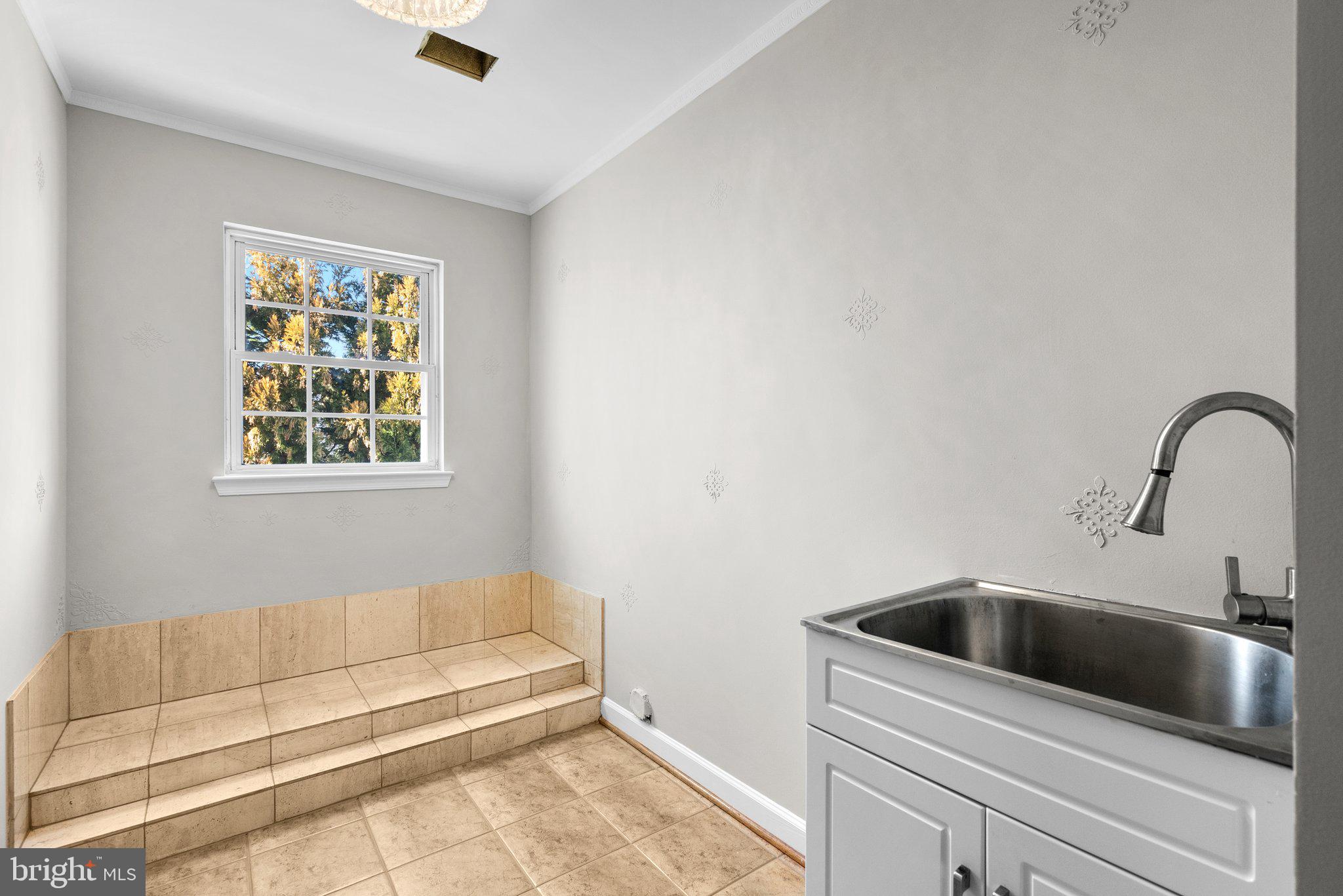 KINGSVIEW VILLAGE - Residential