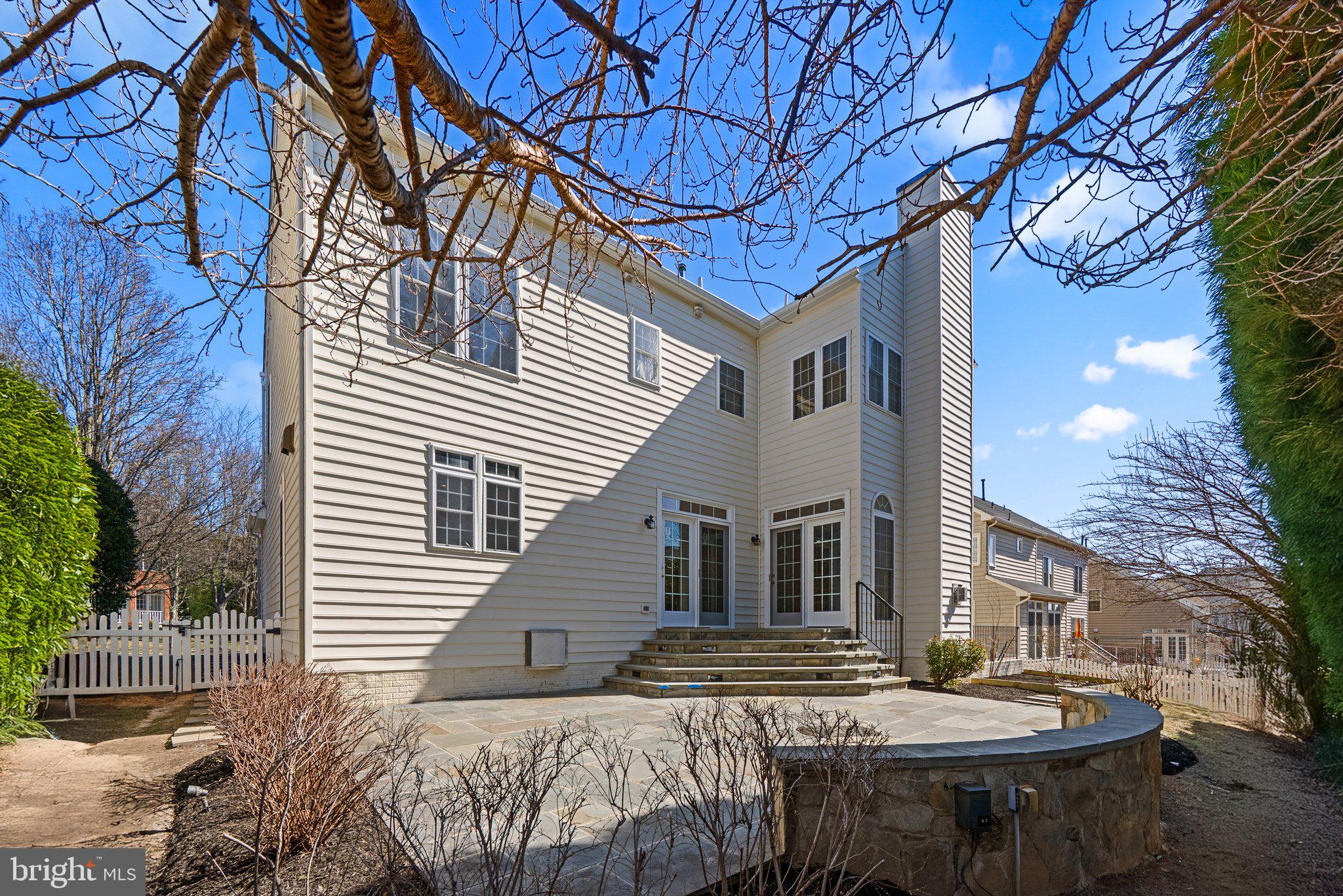 KINGSVIEW VILLAGE - Residential