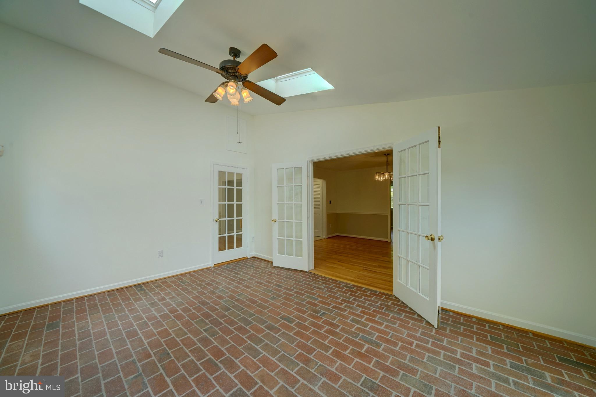 BOND MILL PARK - Residential