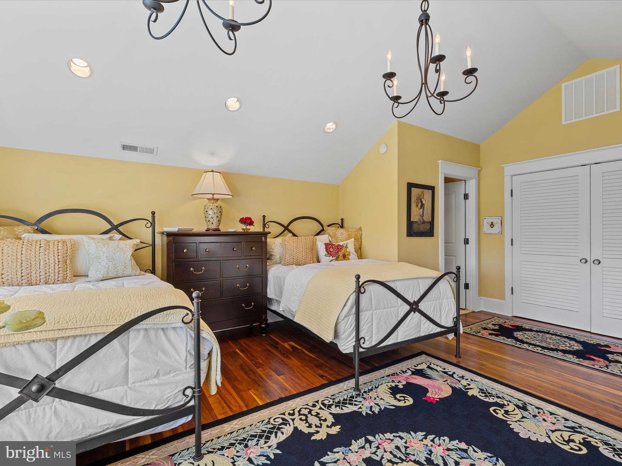 CAPTAINS HILL - Residential