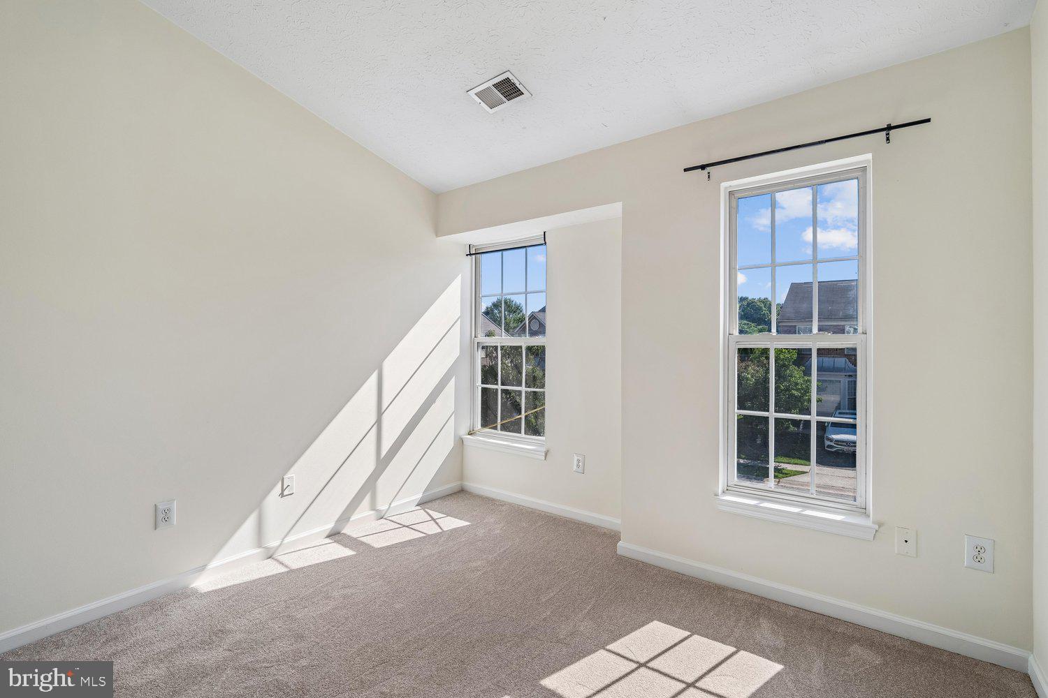 SEVEN OAKS - Residential