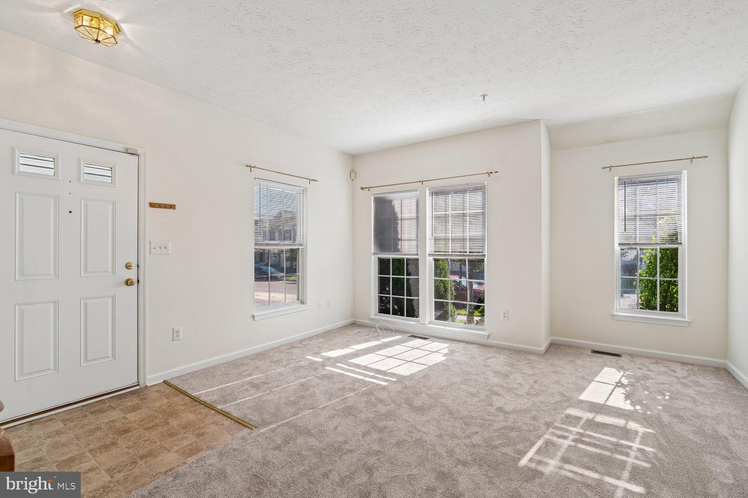 SEVEN OAKS - Residential