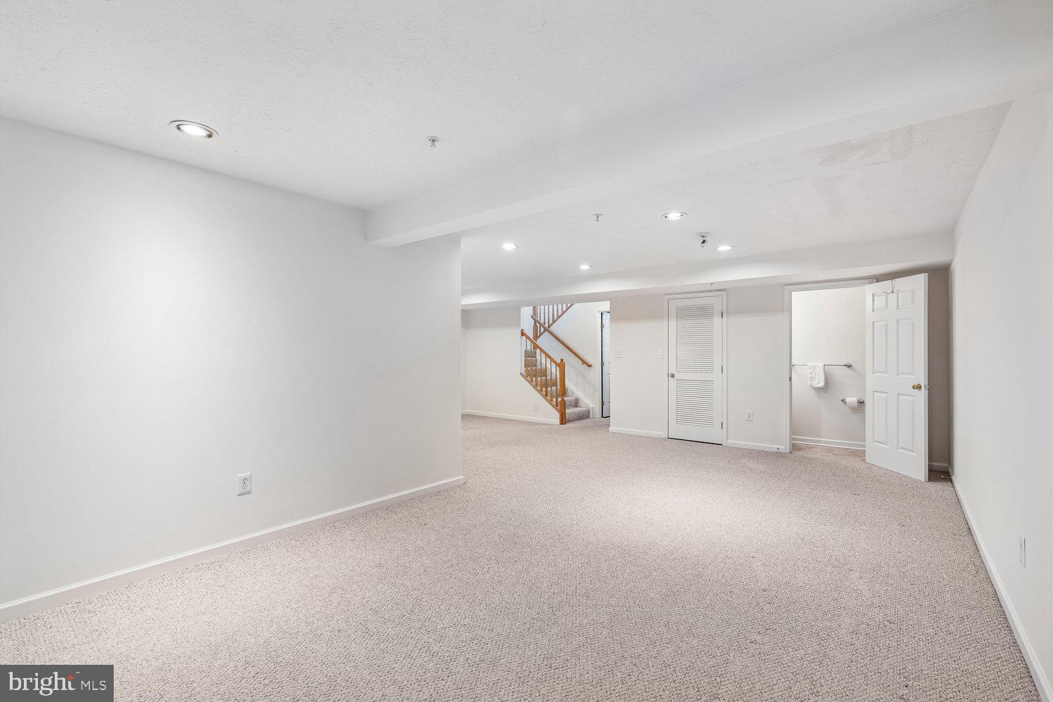 SEVEN OAKS - Residential