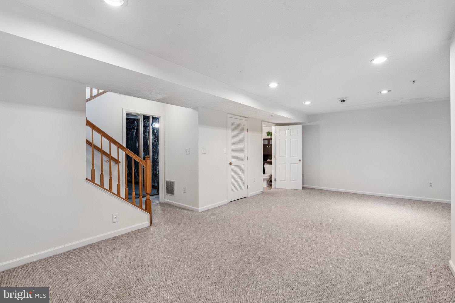 SEVEN OAKS - Residential
