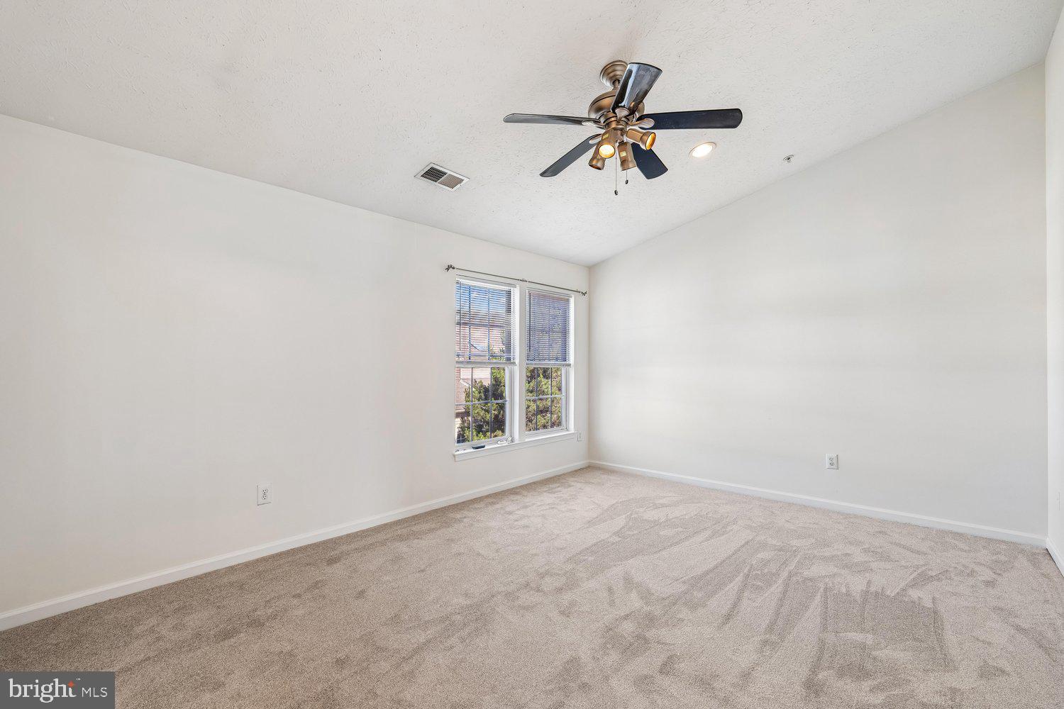SEVEN OAKS - Residential