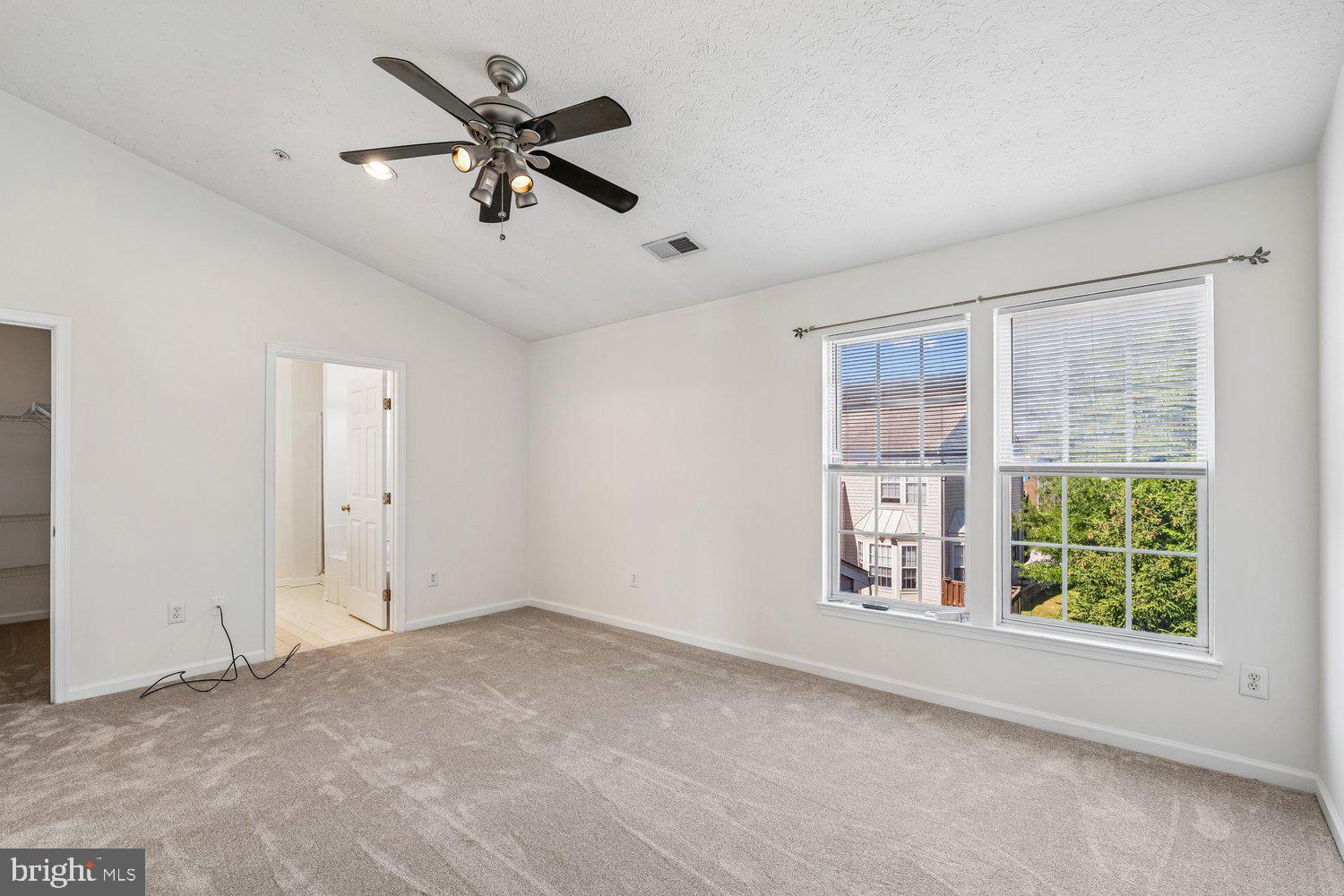 SEVEN OAKS - Residential