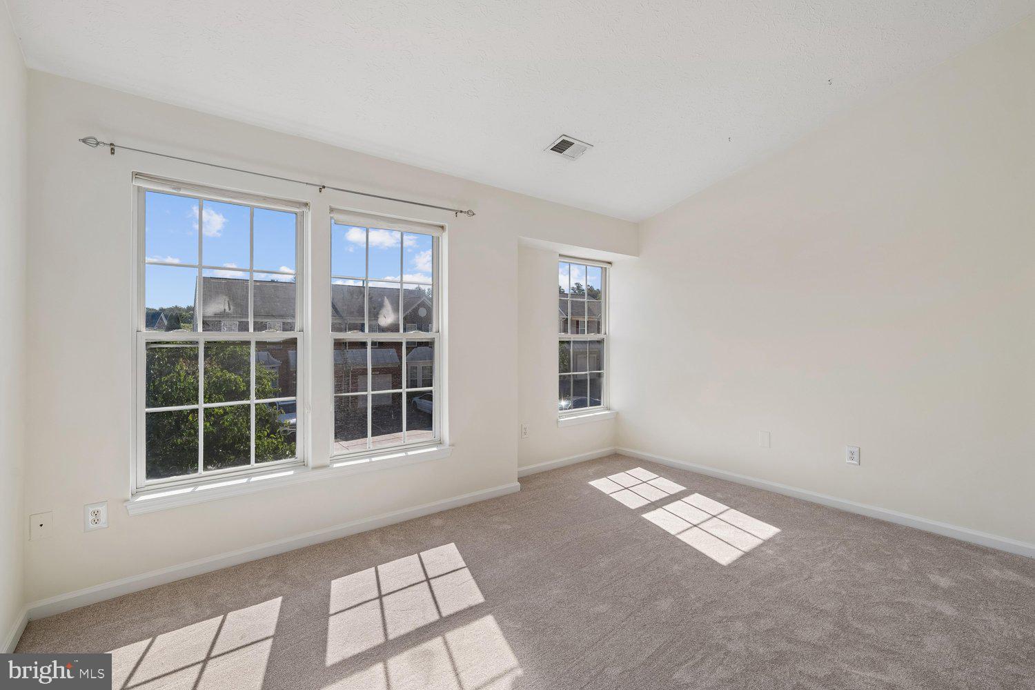 SEVEN OAKS - Residential