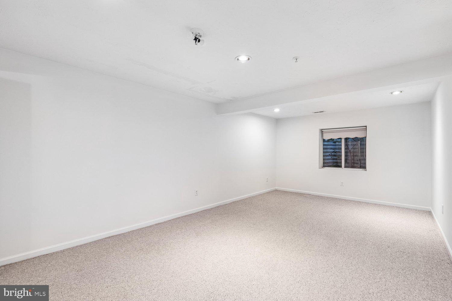 SEVEN OAKS - Residential