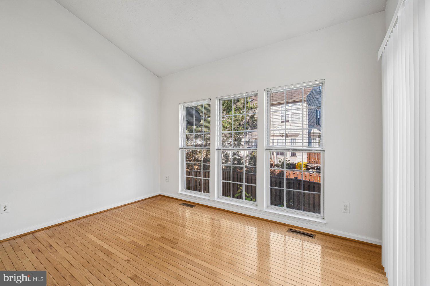 SEVEN OAKS - Residential