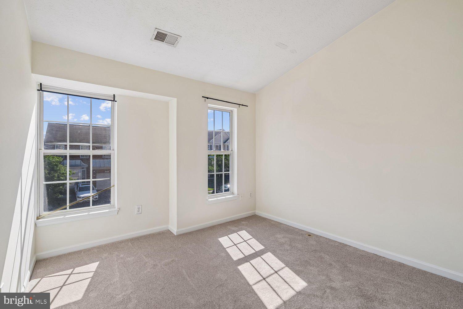 SEVEN OAKS - Residential