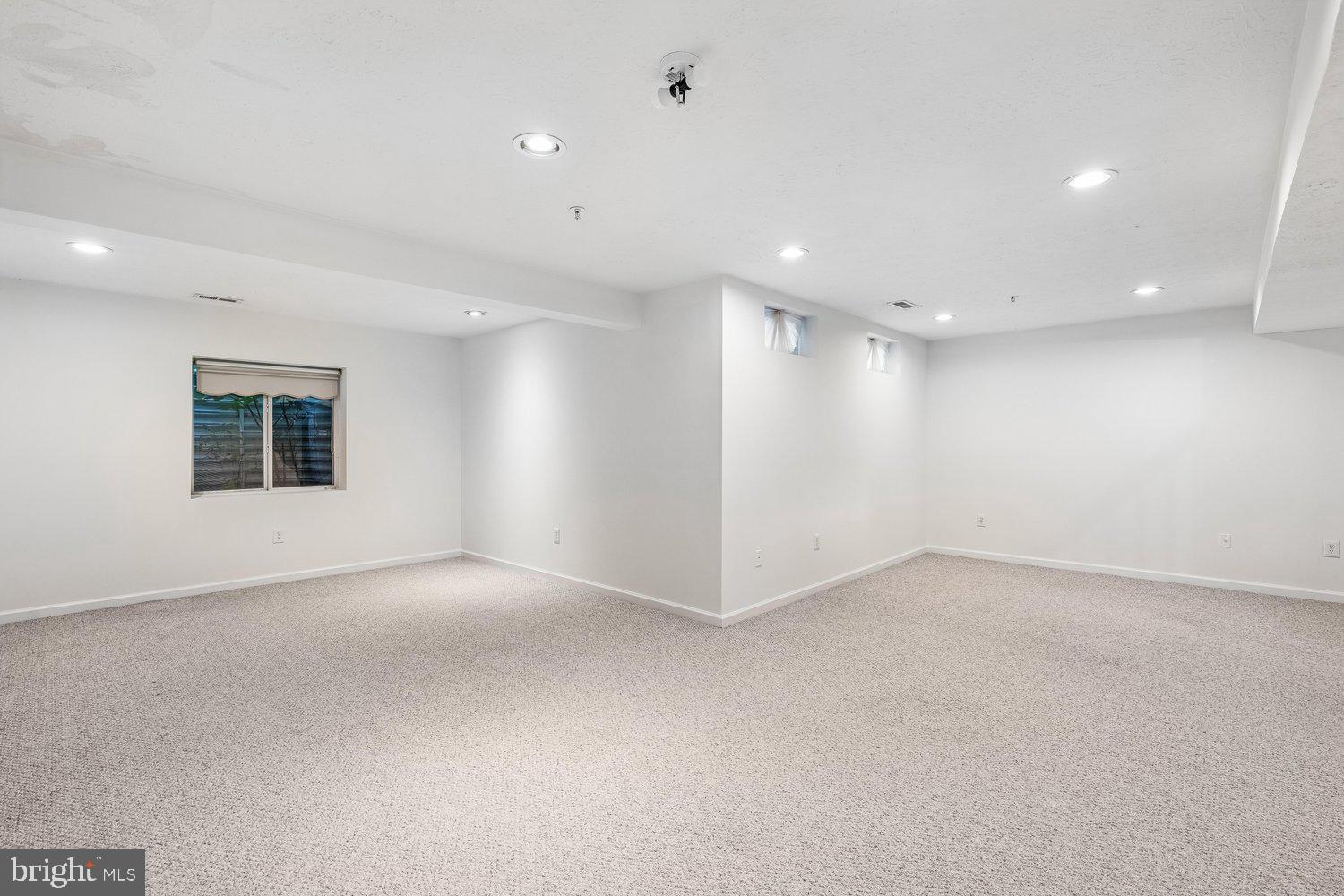SEVEN OAKS - Residential