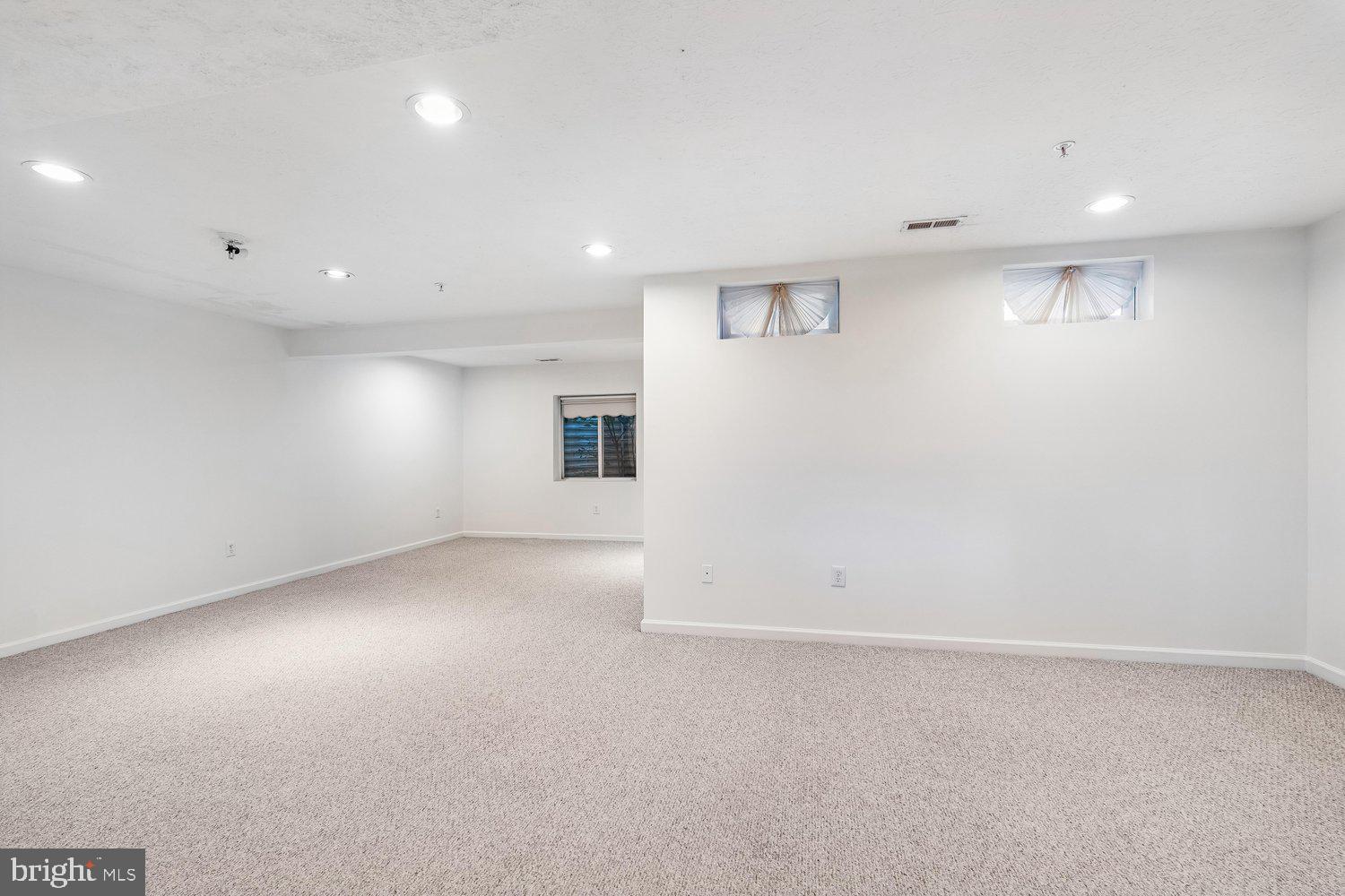 SEVEN OAKS - Residential