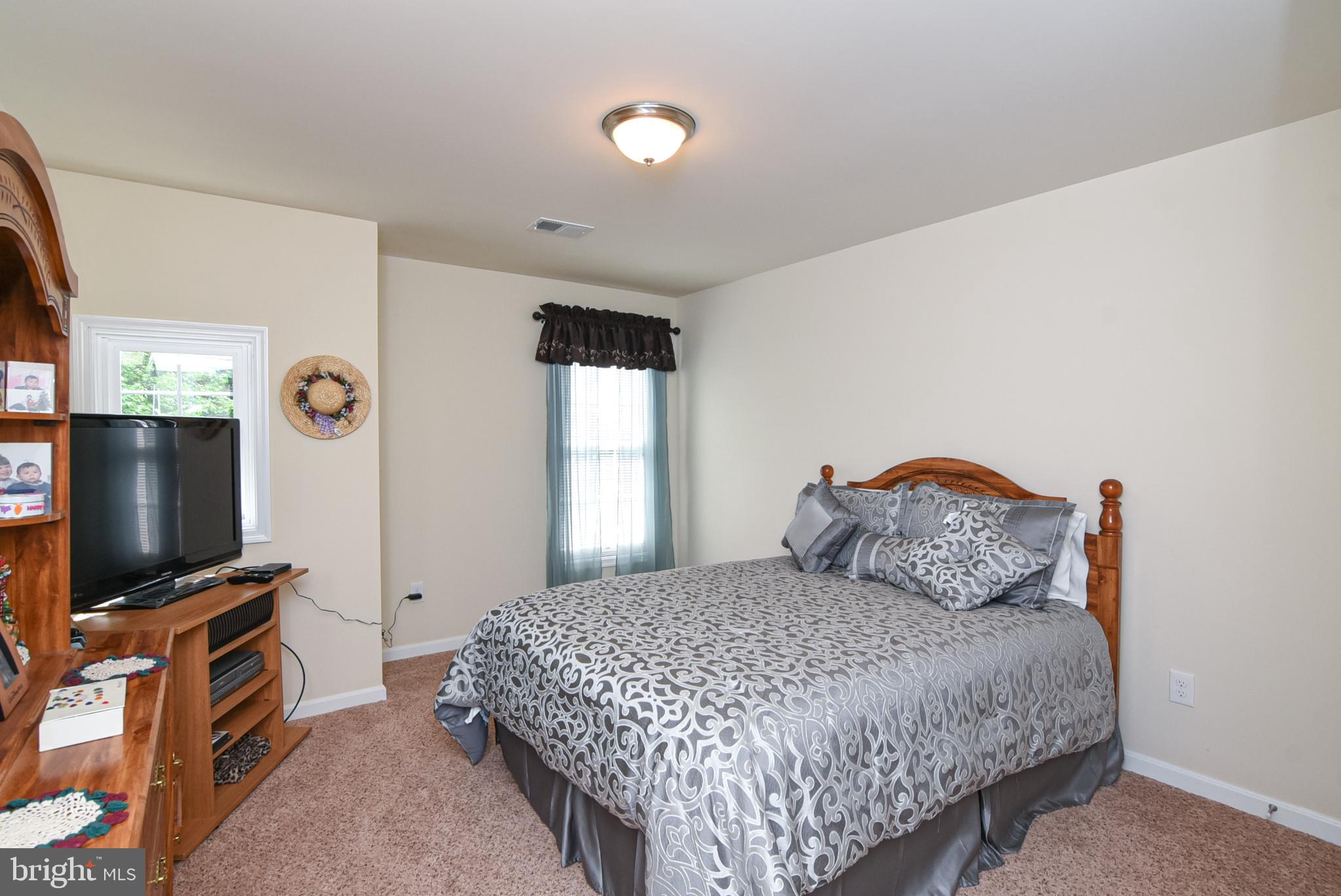 PRESIDENTIAL LAKES - Residential