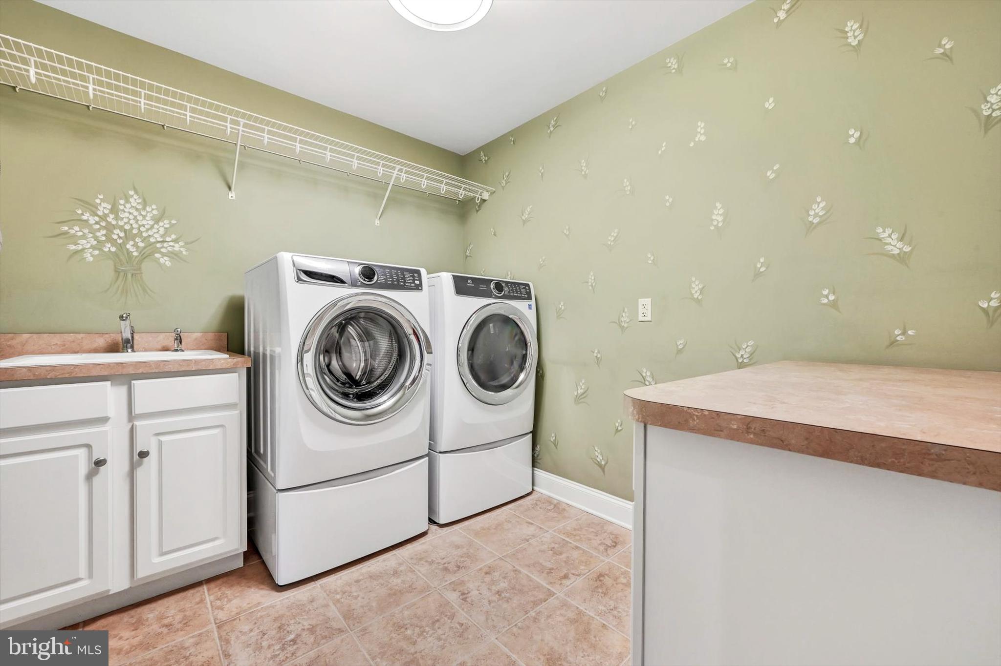 INVERNESS AT SPRIN - Residential