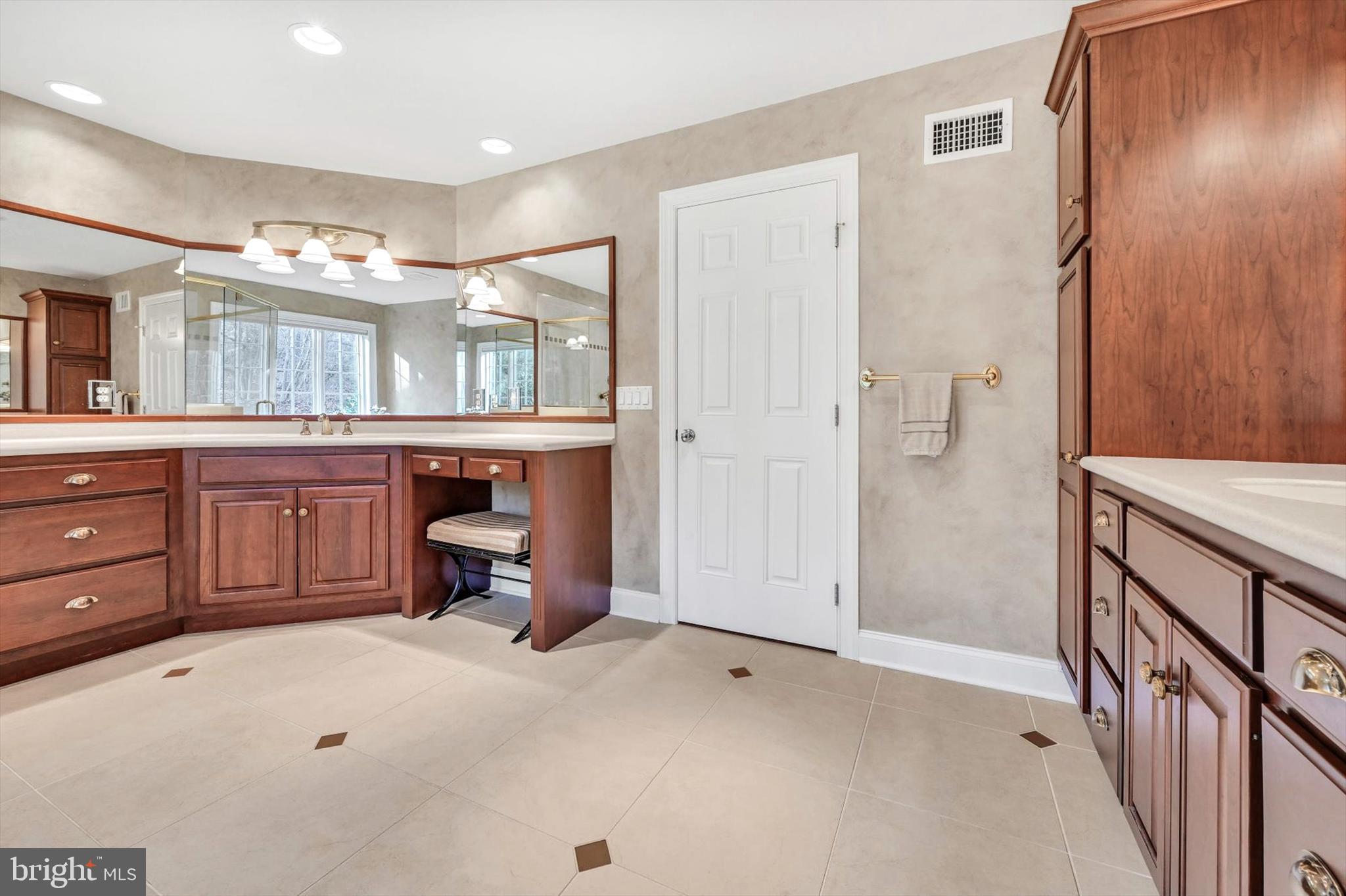 INVERNESS AT SPRIN - Residential
