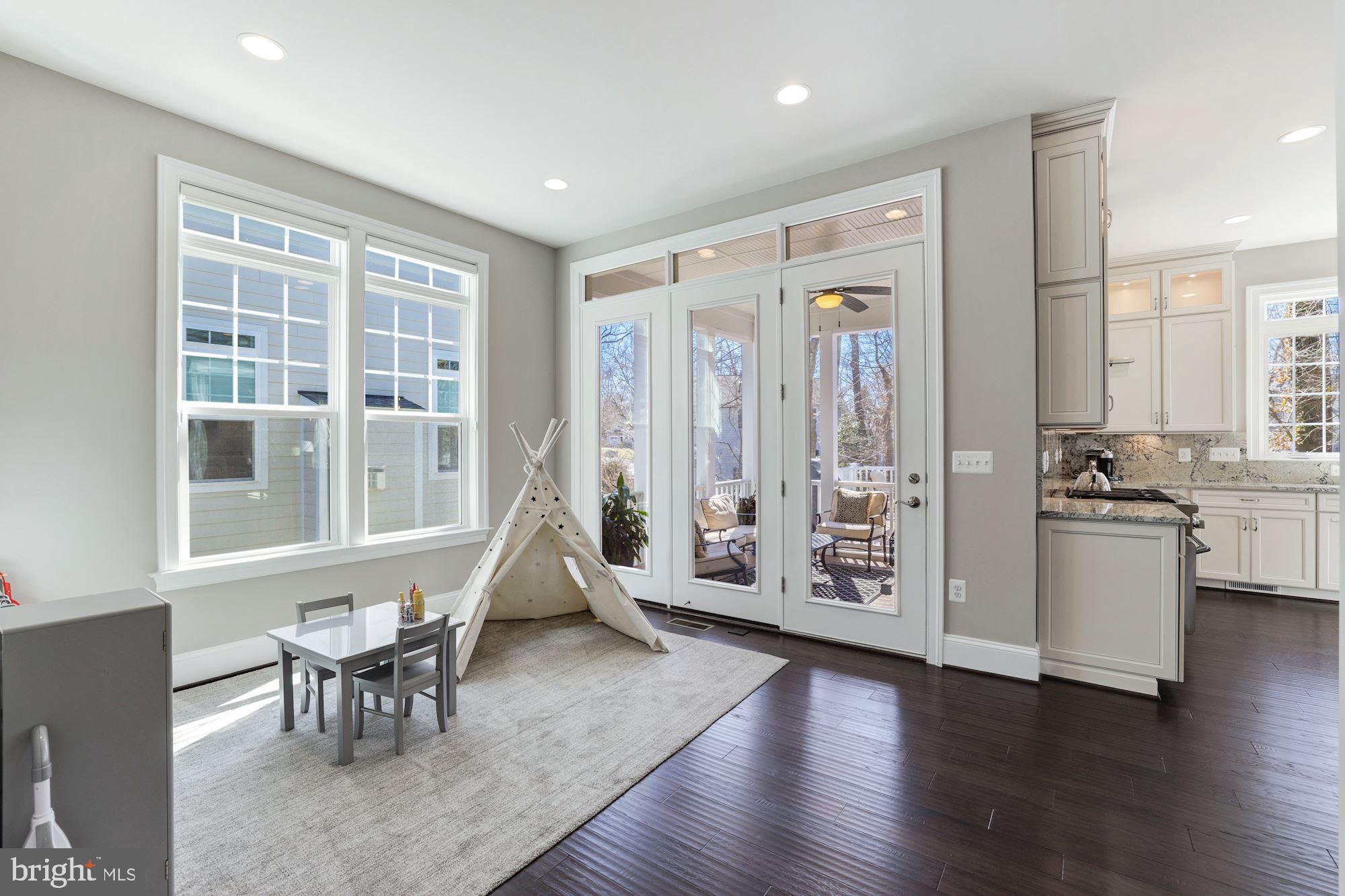 MANOR RIDGE - Residential