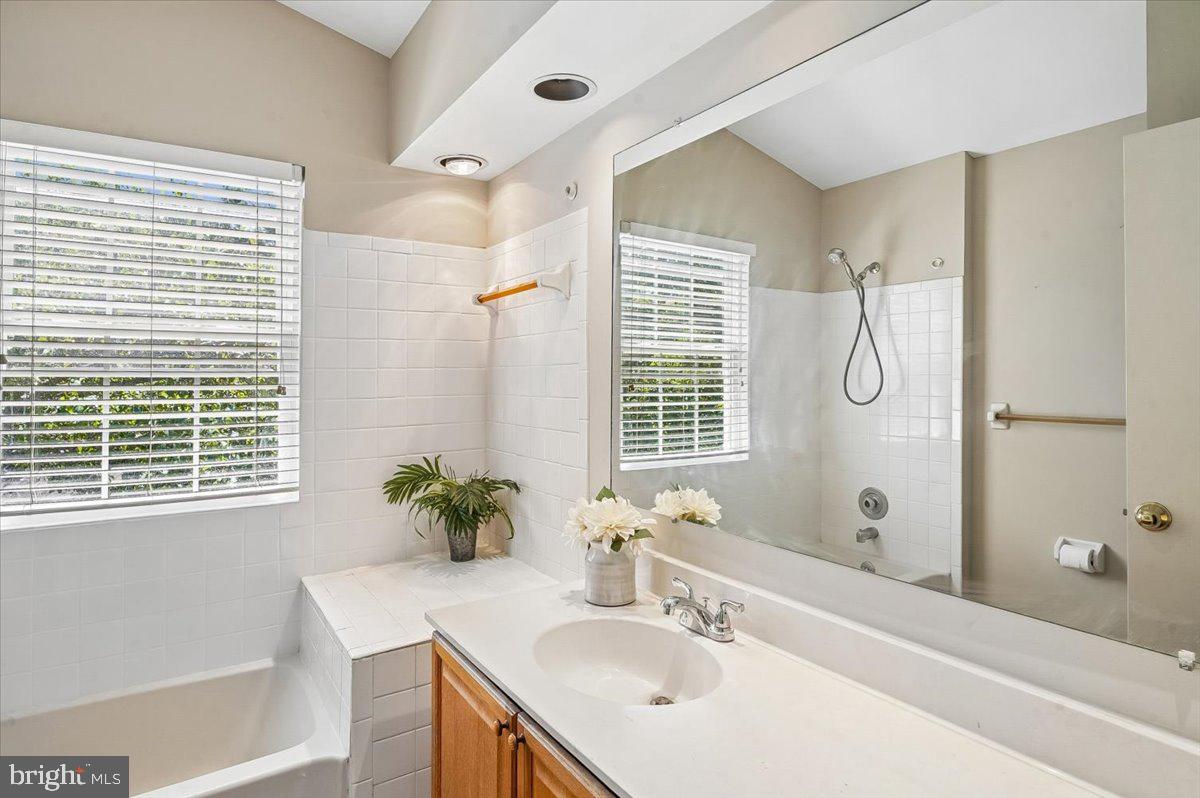 MARINERS POINT - Residential