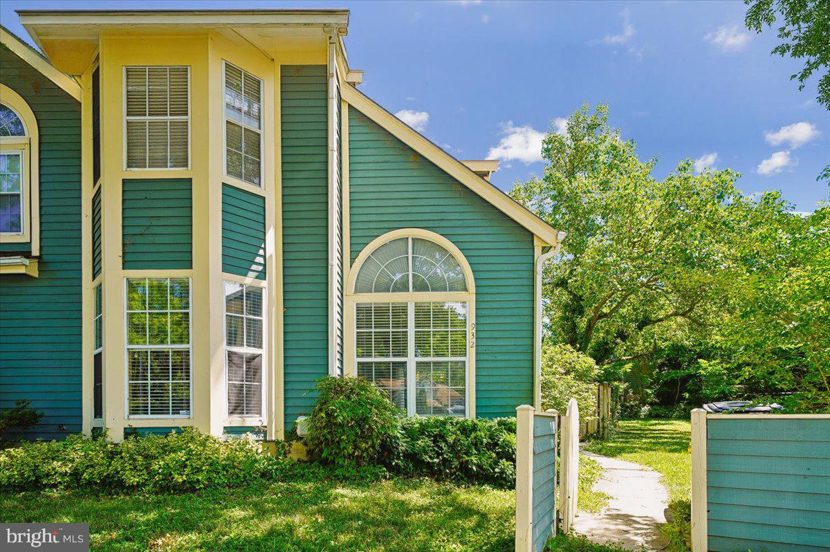 Tucked away in a peaceful cul-de-sac, this beautiful home offers the perfect blend of comfort, style, and convenience in one of the most desirable neighborhoods around. Step inside to find fresh, neutral paint throughout that gives the entire home a bright, modern feel. The heart of the home is the stunning updated kitchen featuring elegant Silestone counters,  stainless steel appliances, and a generous island with seating—ideal for casual meals, entertaining, or morning coffee. Versatility shines with a main-level bedroom that easily transforms into a private den, home office, or guest suite. Upstairs, two additional bedrooms await, highlighted by a spacious primary suite complete with its own  en-suite bathroom. Best of all, enjoy resort-style living with community amenities including a sparkling pool and clubhouse. Just minutes from downtown dining, shopping, and entertainment—this home truly has it all. Move-in ready and waiting for you!