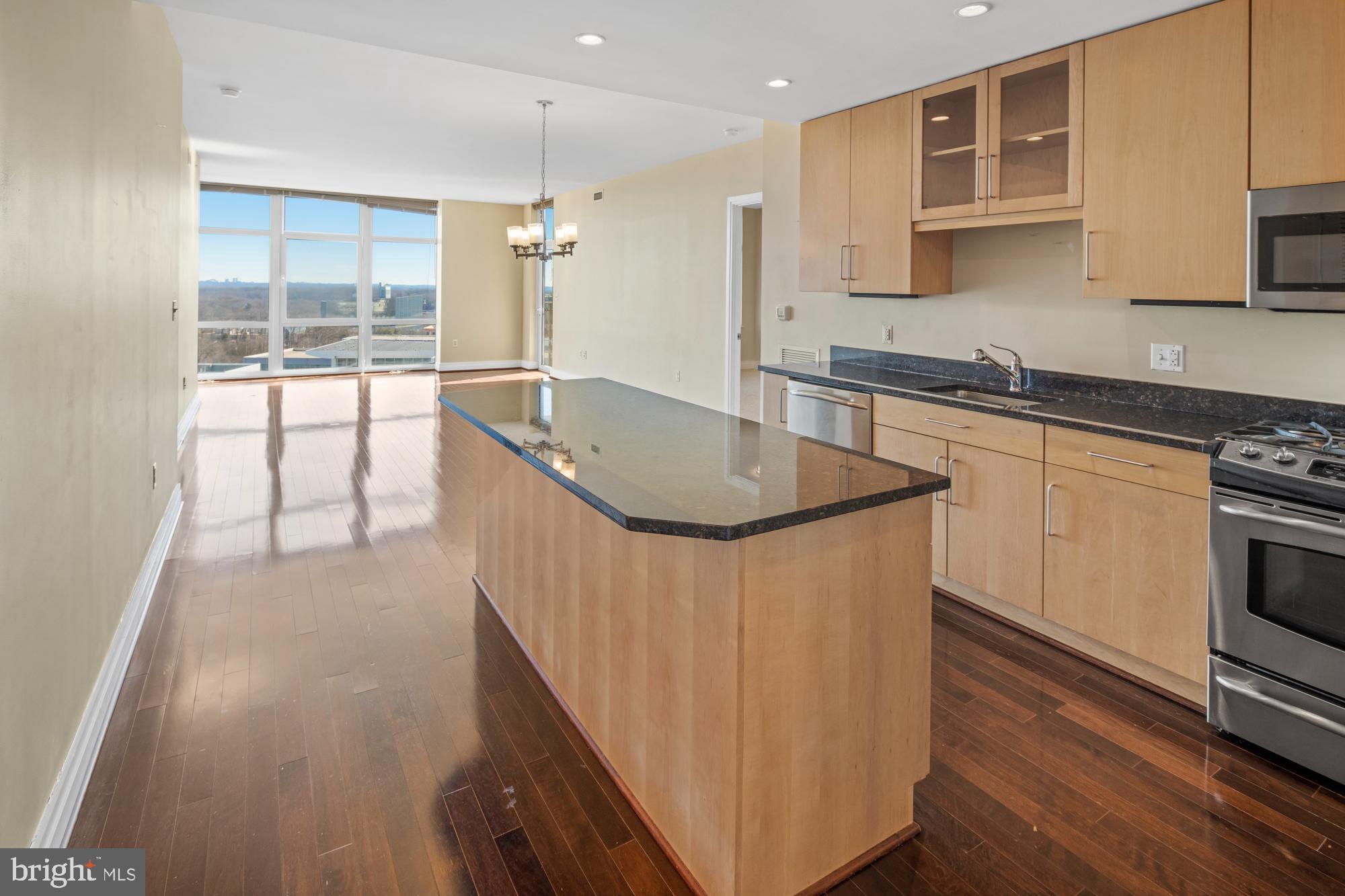 ONE PARK CREST CONDOMINIUM - Residential