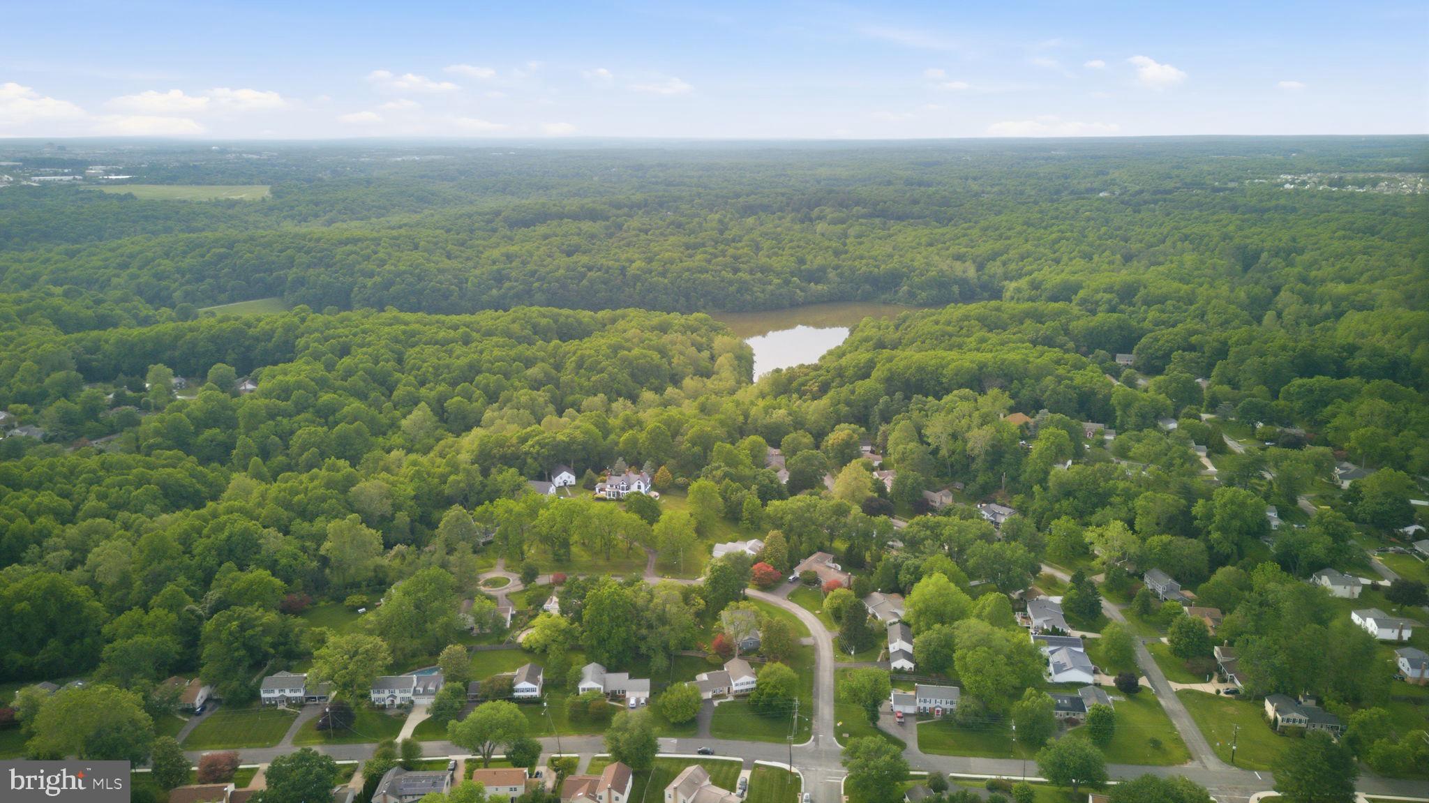 MANOR LAKE - Residential
