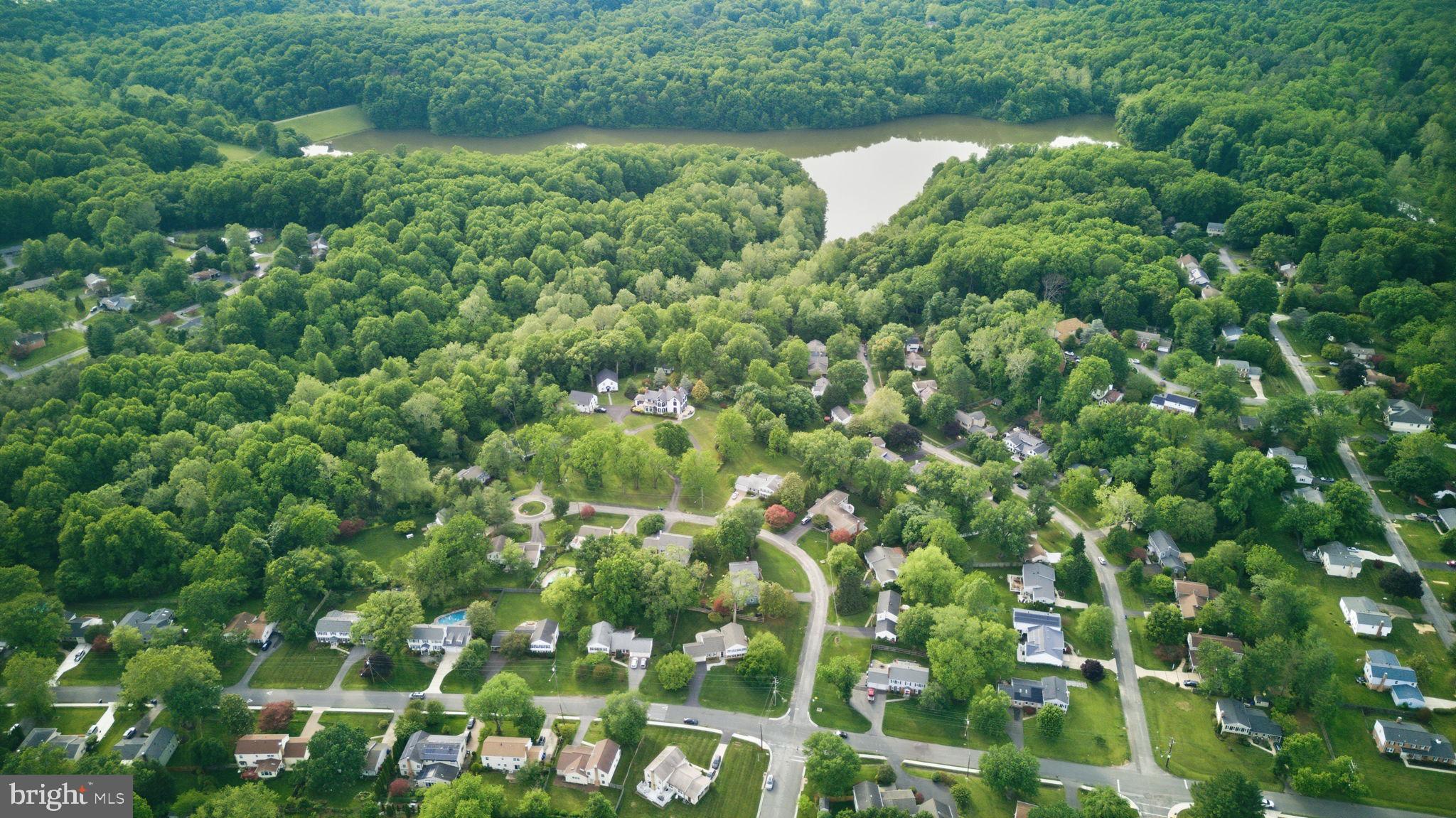 MANOR LAKE - Residential
