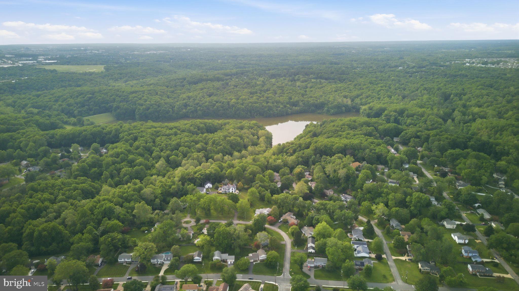 MANOR LAKE - Residential