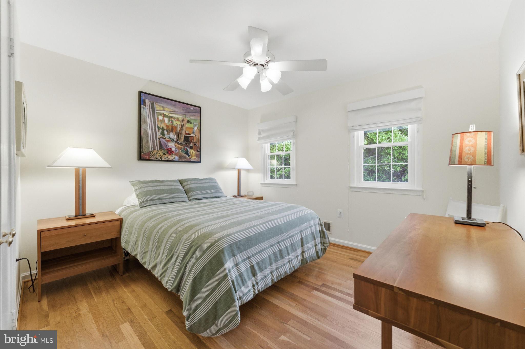 MANOR LAKE - Residential