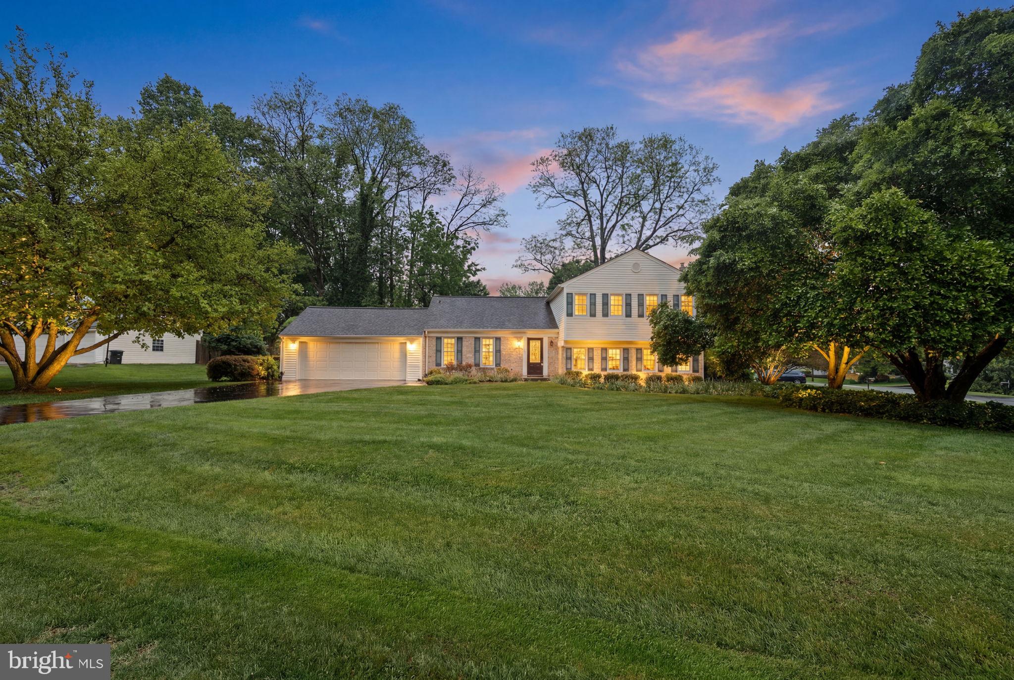 MANOR LAKE - Residential