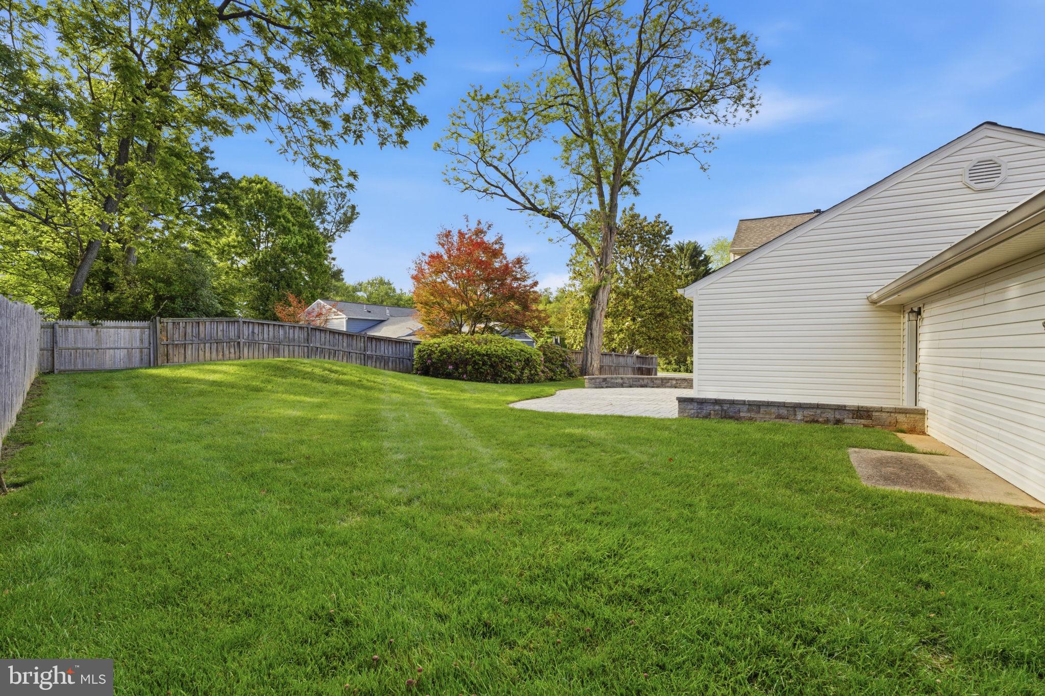 MANOR LAKE - Residential