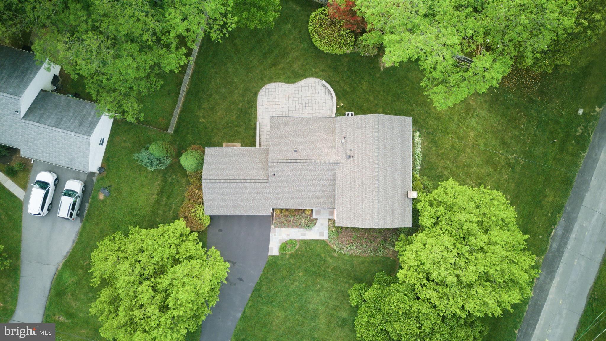 MANOR LAKE - Residential