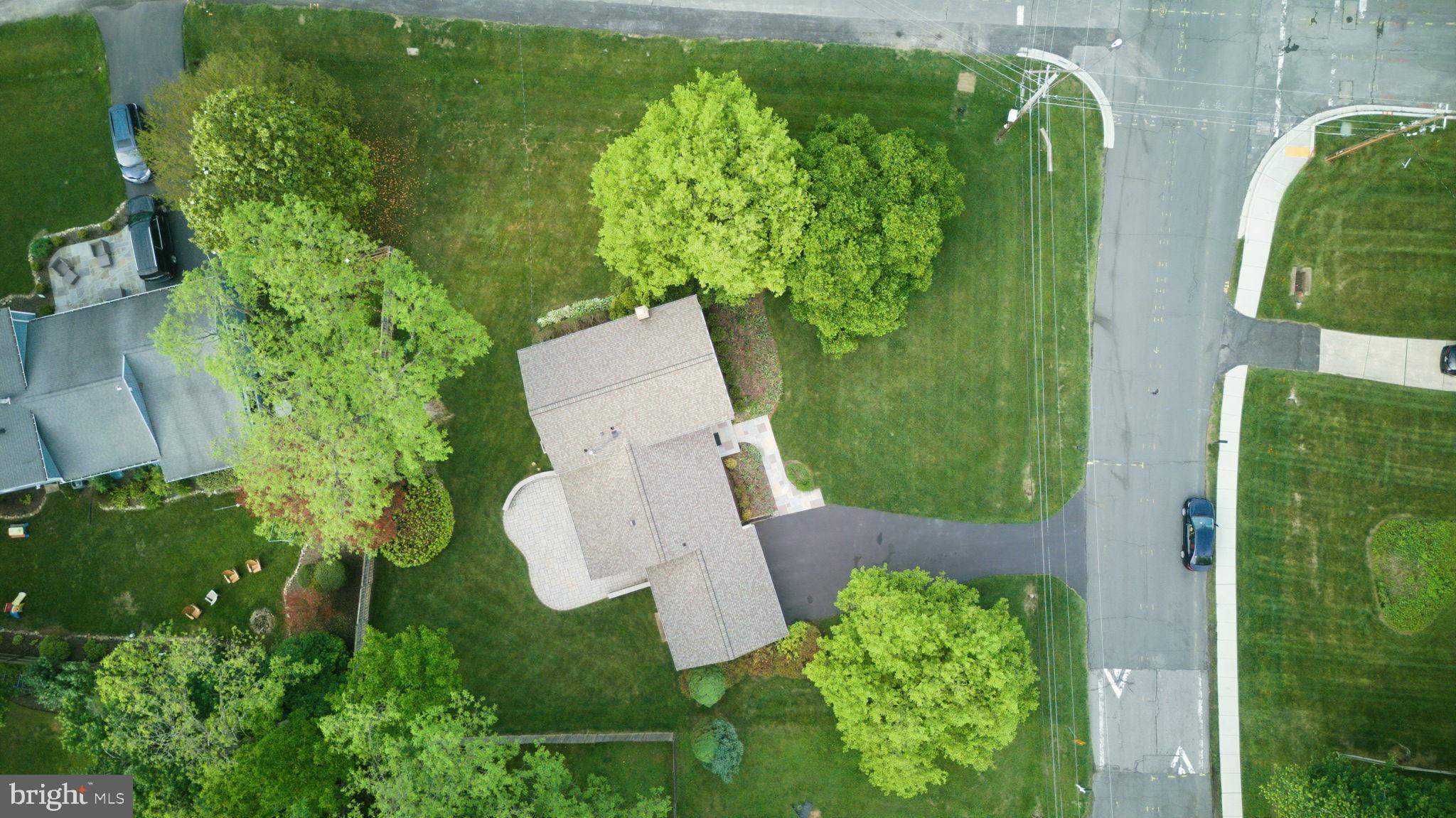 MANOR LAKE - Residential