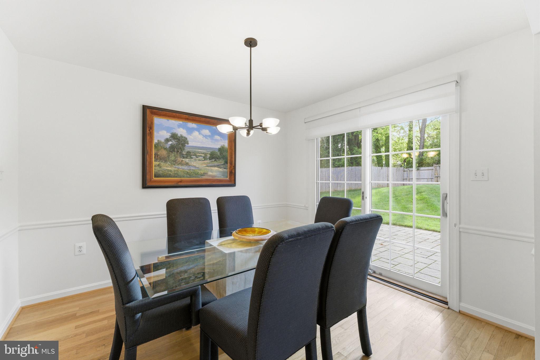 MANOR LAKE - Residential