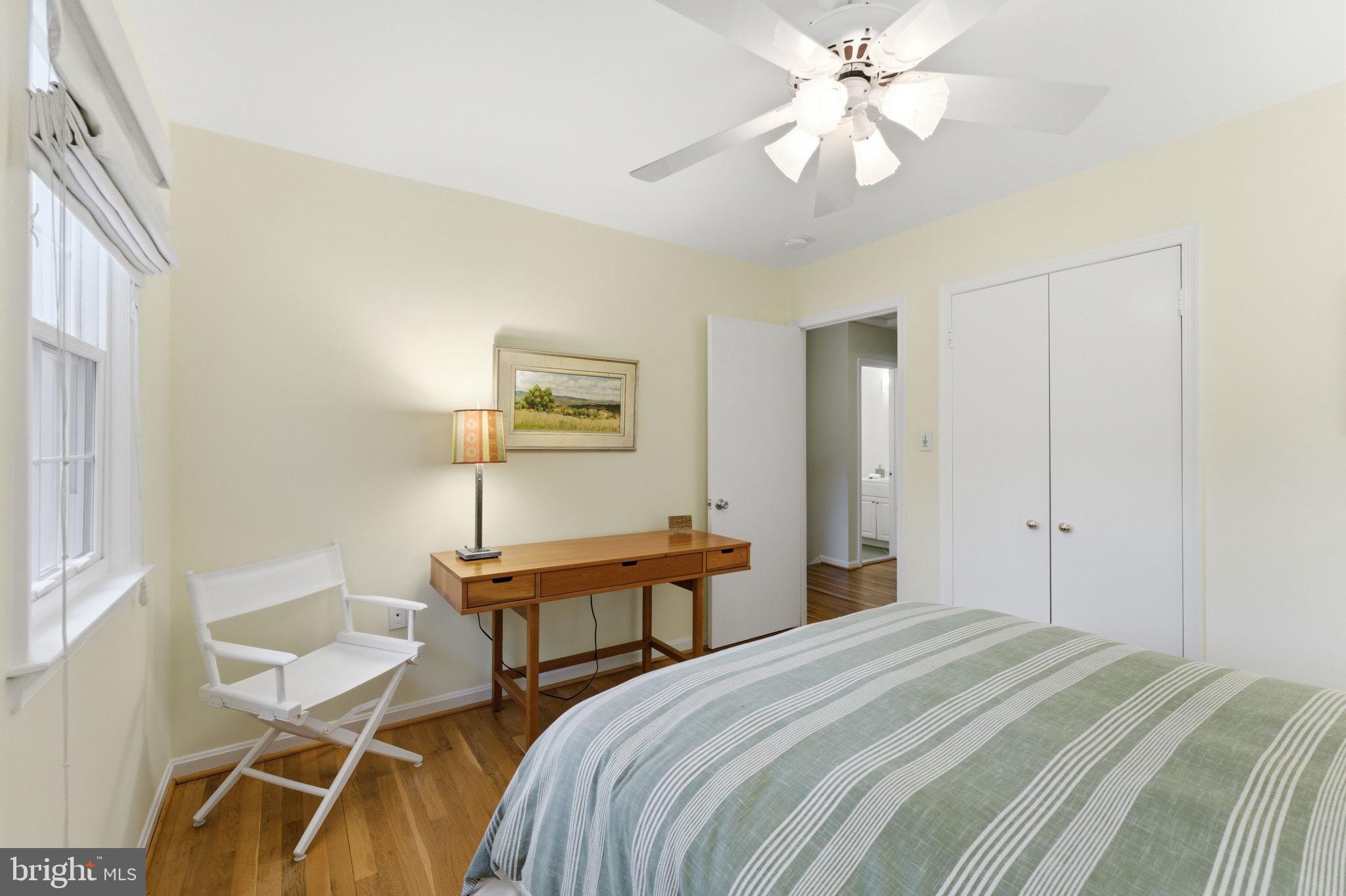 MANOR LAKE - Residential