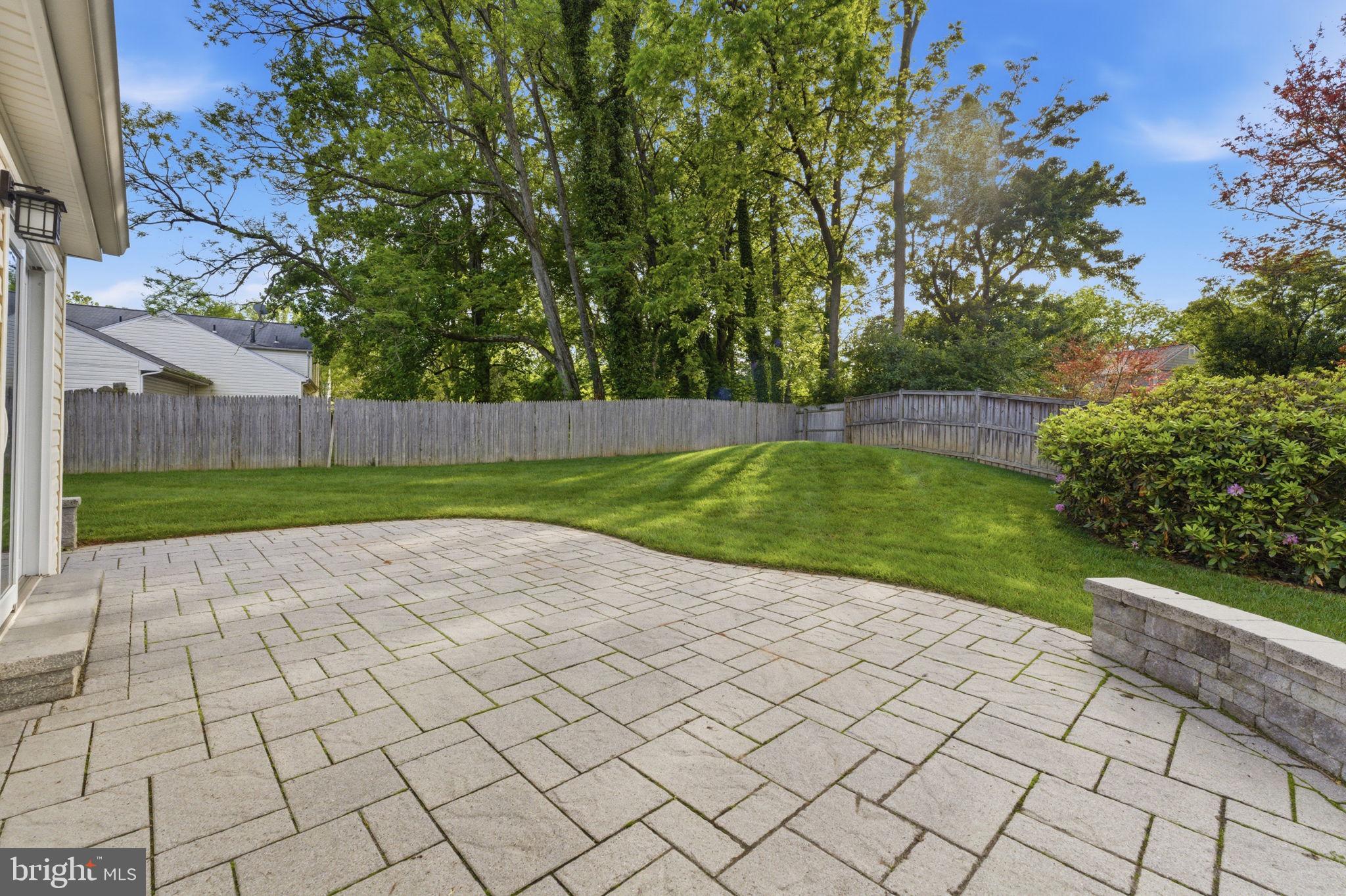 MANOR LAKE - Residential