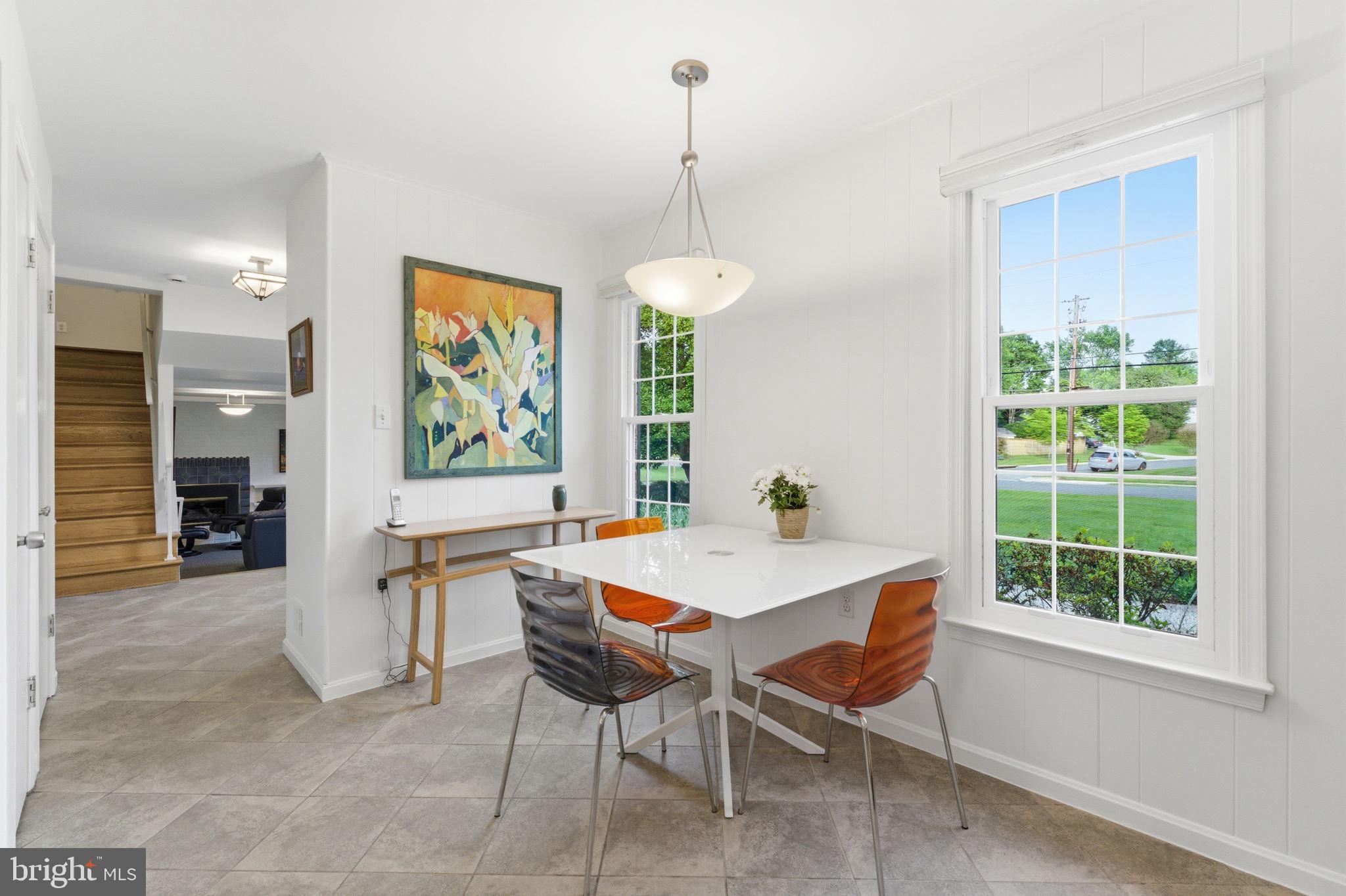 MANOR LAKE - Residential