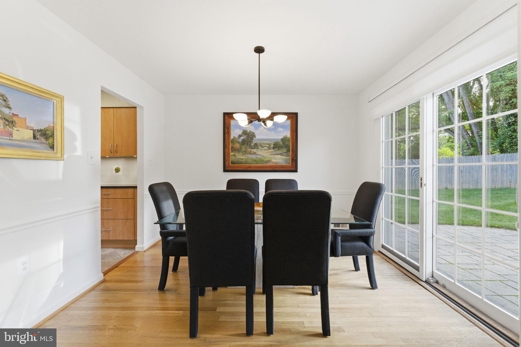 MANOR LAKE - Residential