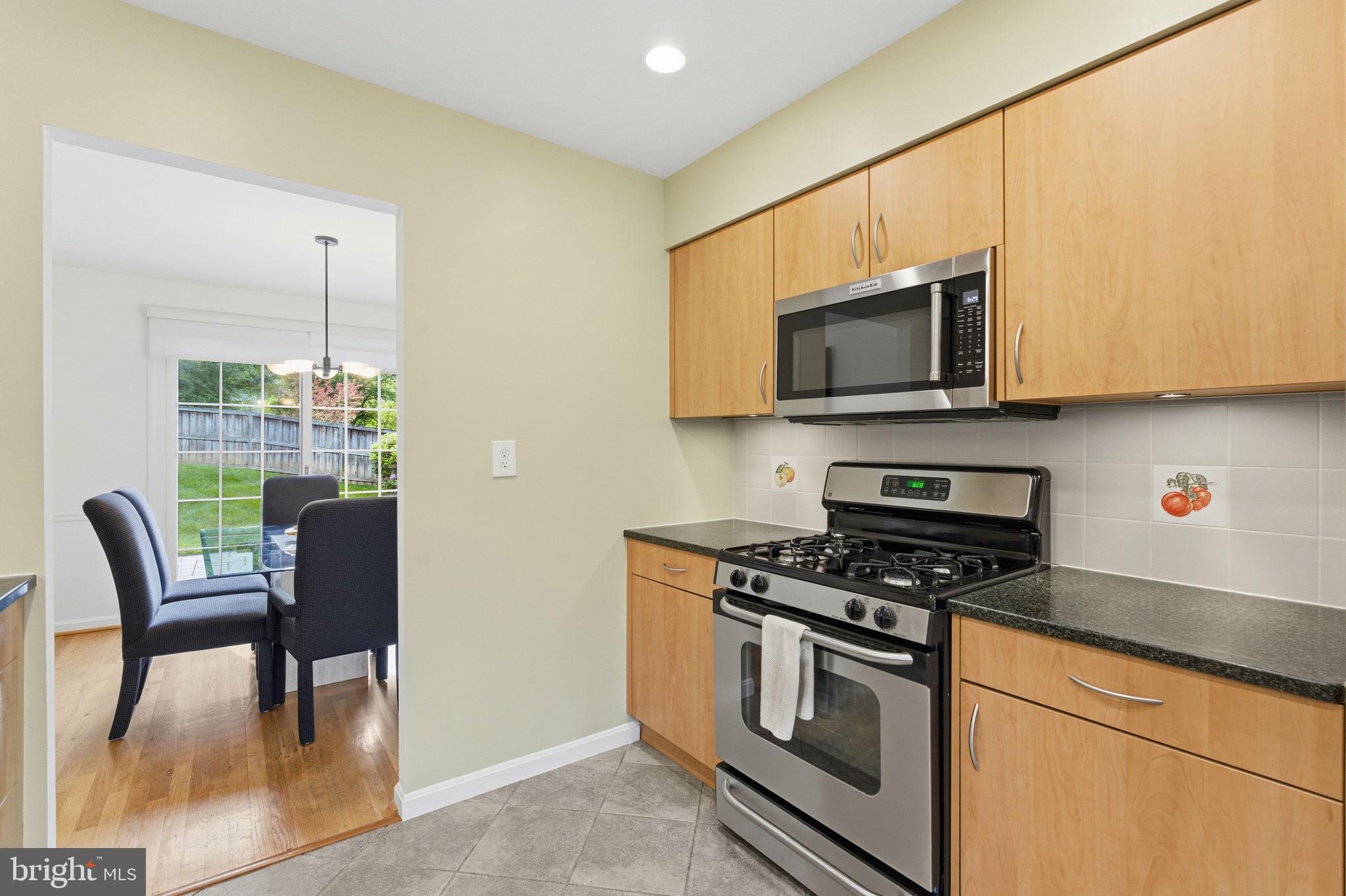 MANOR LAKE - Residential